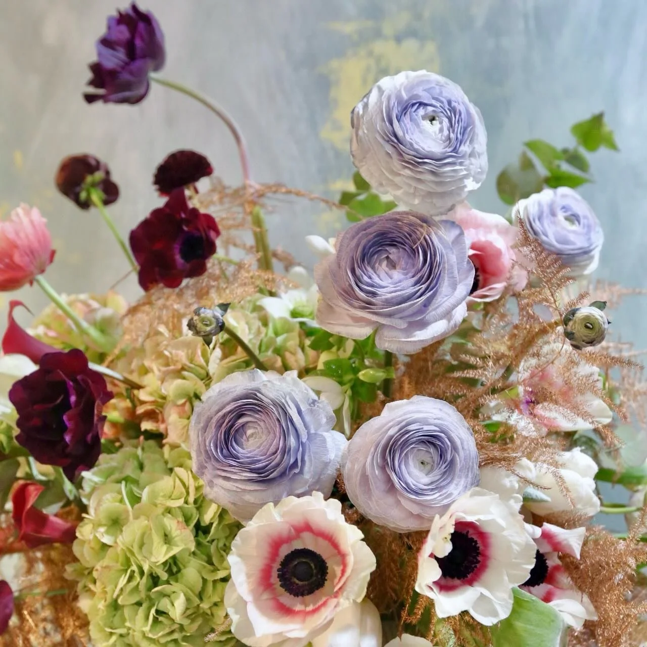 My take on the Holiday Season gifted to a fabulous friend 💕

Floral Wholesaler @thefloralreserve