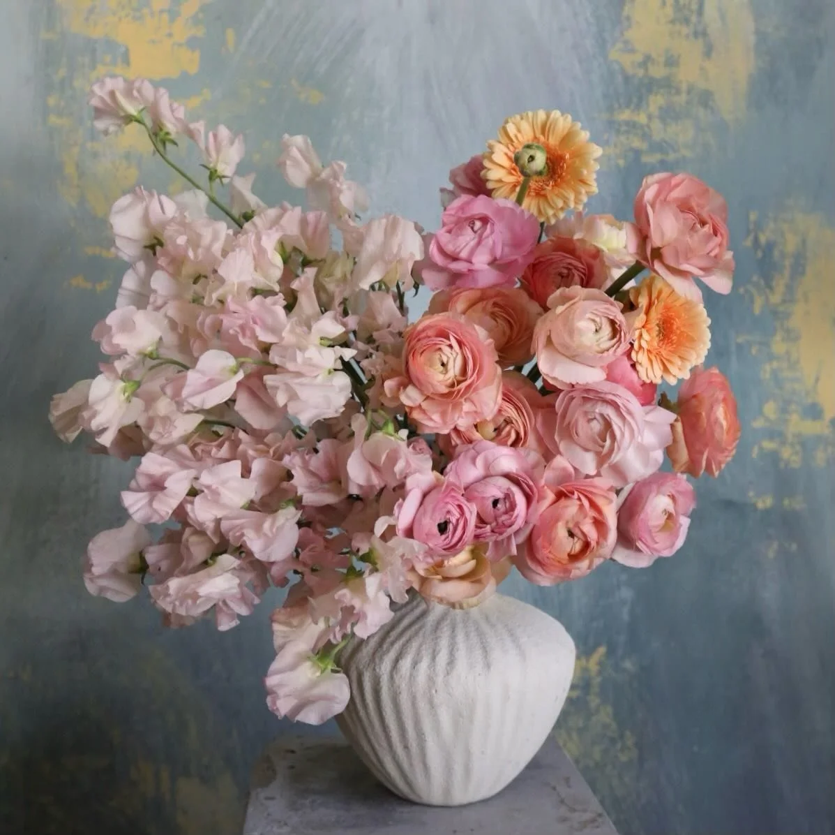 Sweetest Peas and the fan favorite; Ranunculus 💕