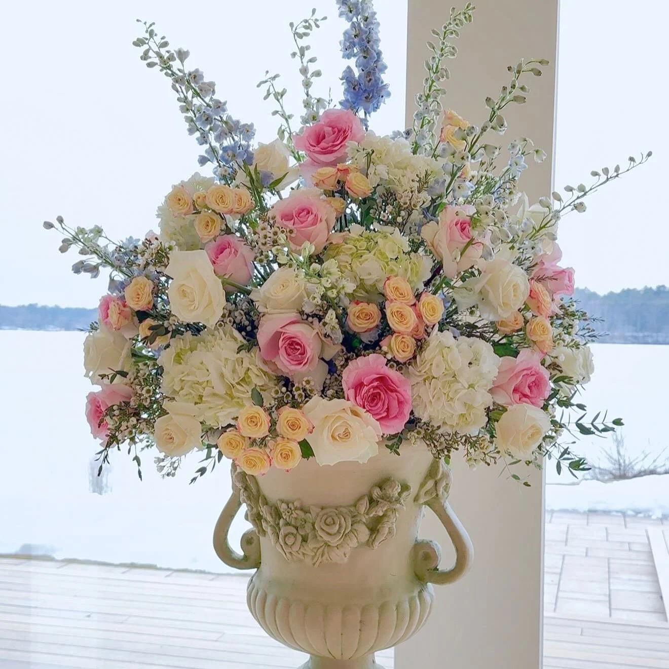 Feminine, Floral and Pastel just in time for spring 🌸

Venue @saphireeventgroup 
Florals @quinlanwasserman @holexusa @flowersfromholland