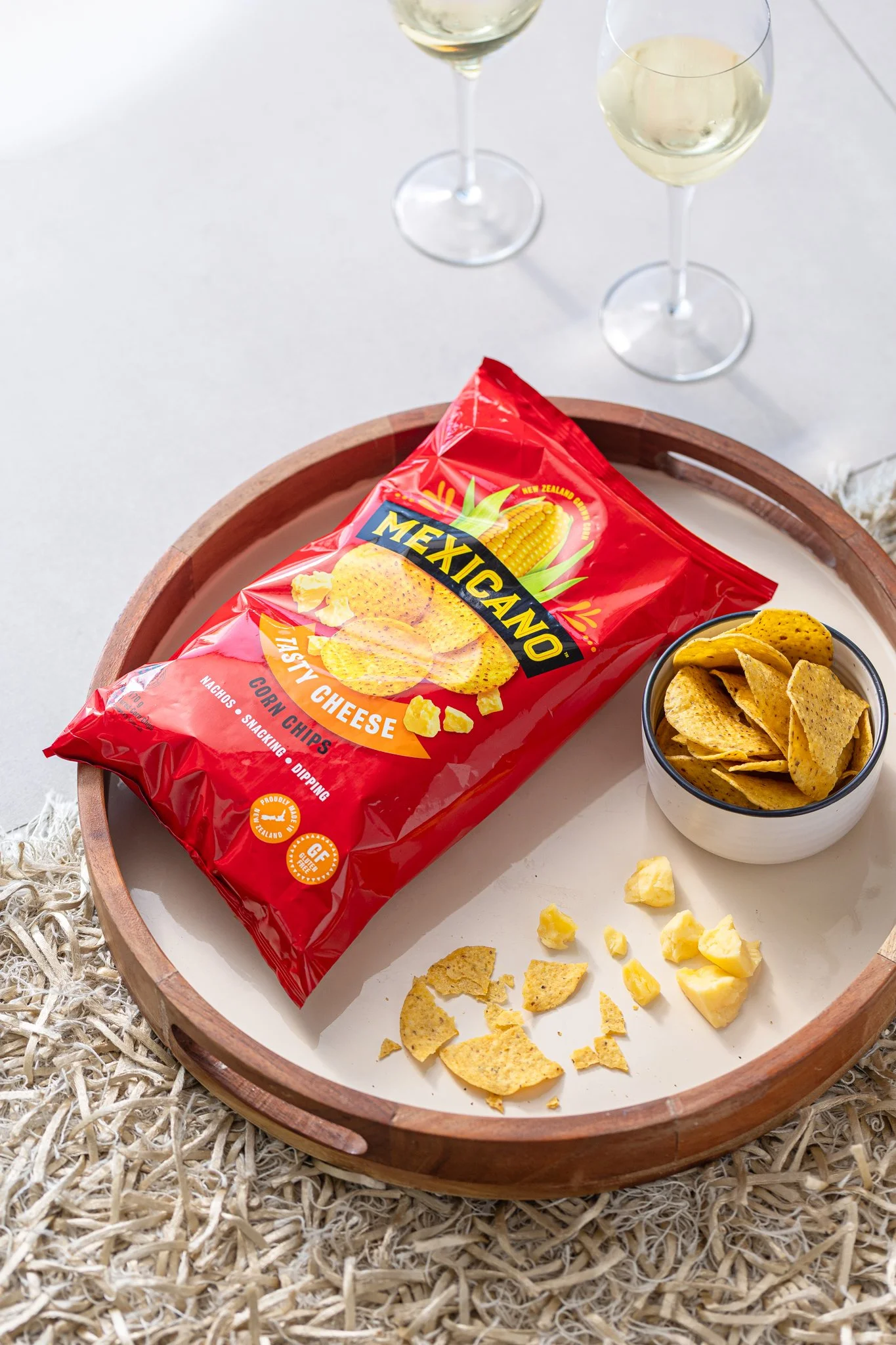Happy Friday! Unwind the Mexicano way: wine, nachos, friends 🌽🍷