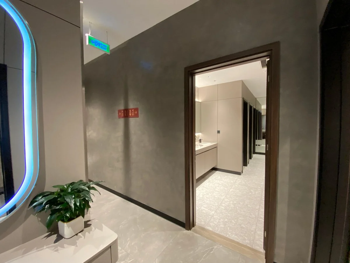 ハノイ・ノイバイ国際空港 第２ターミナル SH Premium Lounge Ha Noi 3のシャワールームエリア