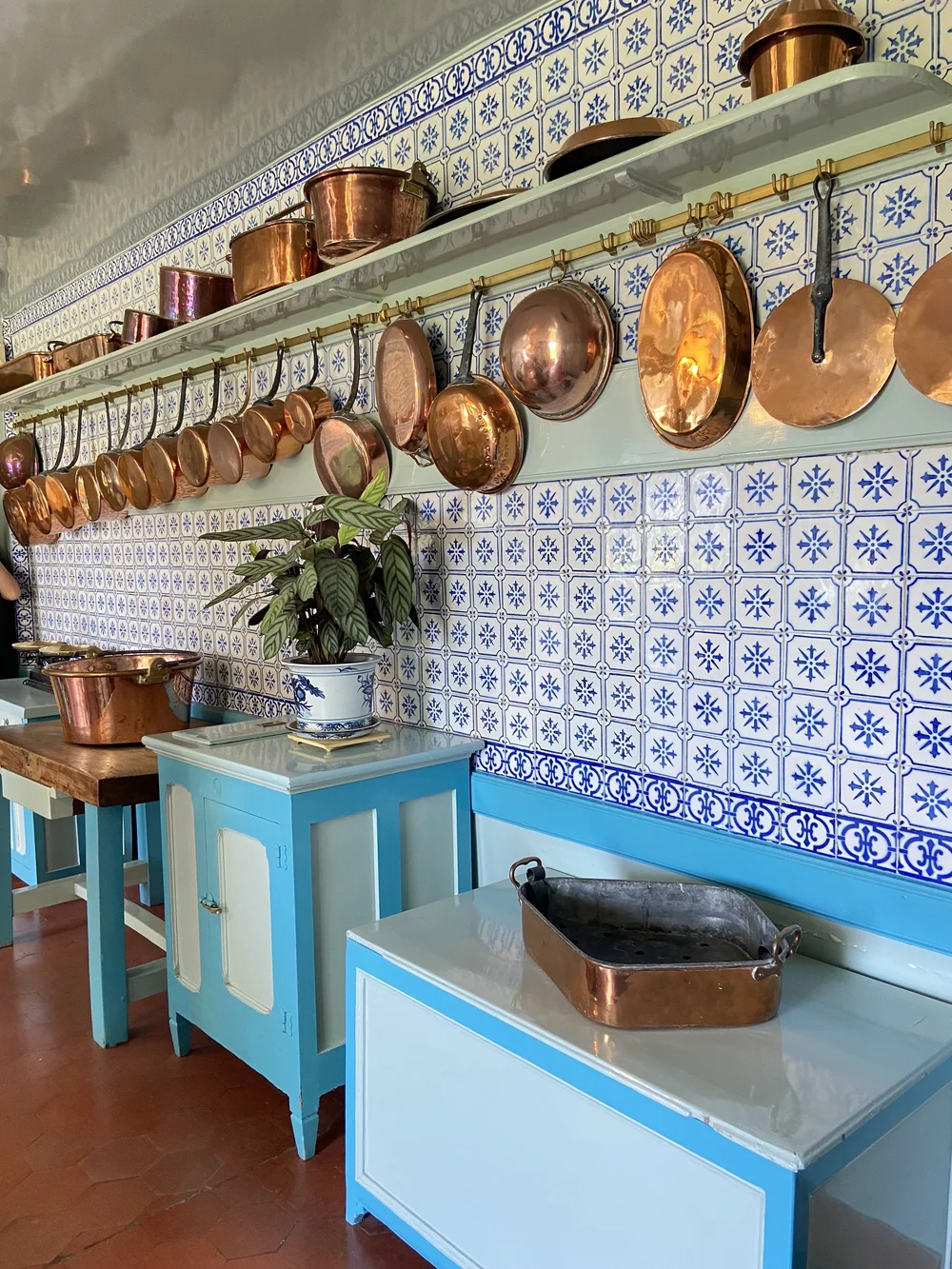 青を基調とした可愛らしいキッチン