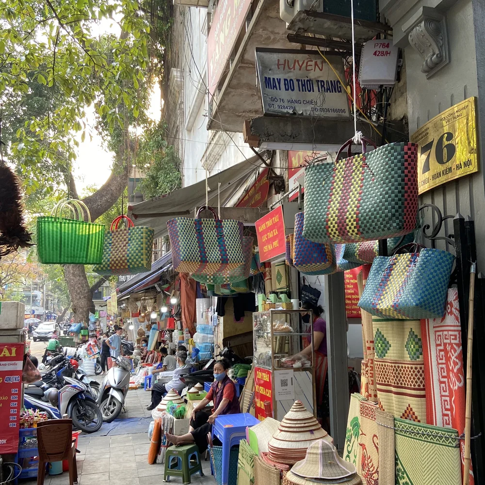 ７６番の表札が目印