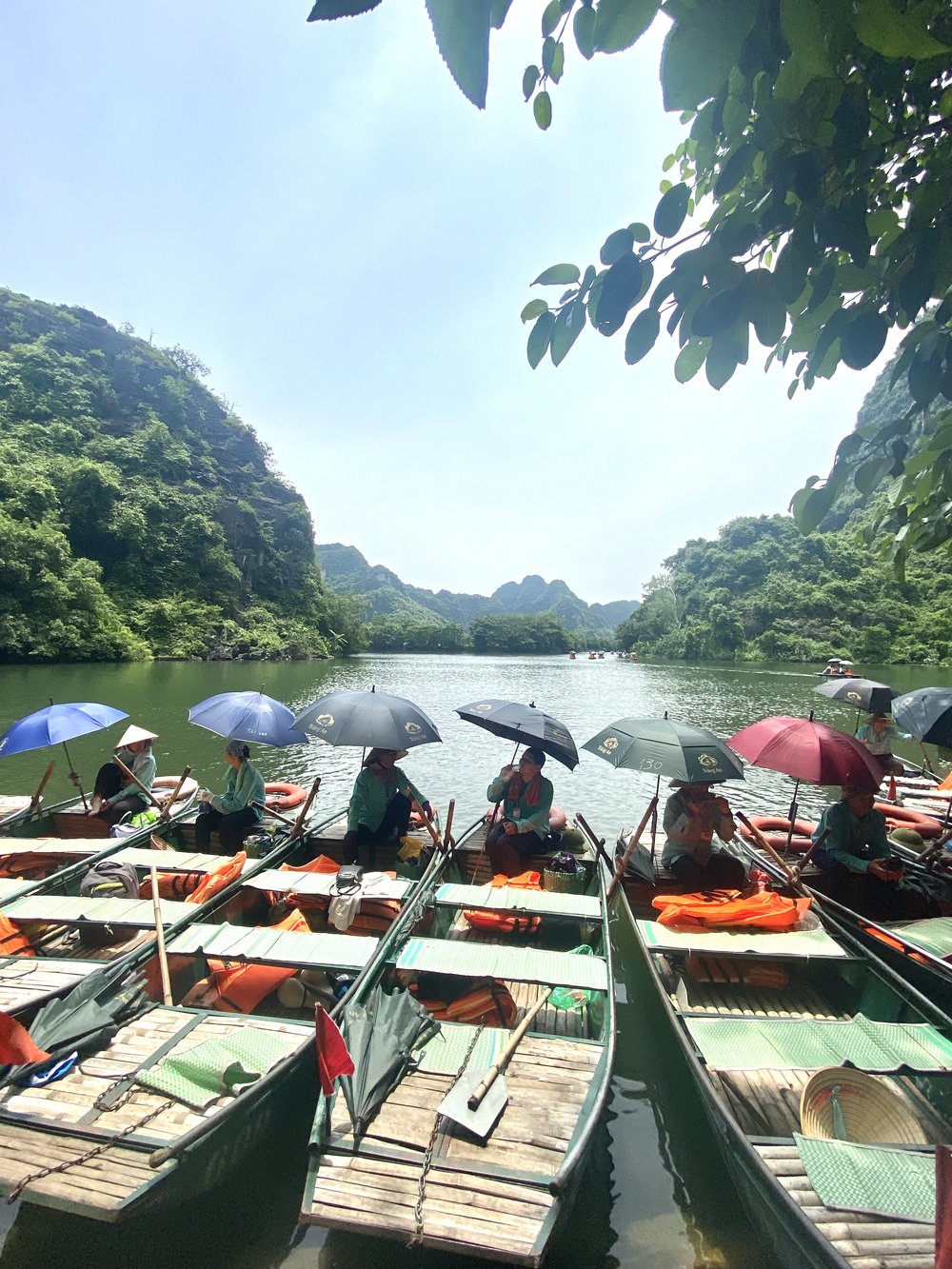 絶景のチャンアン渓谷クルーズ