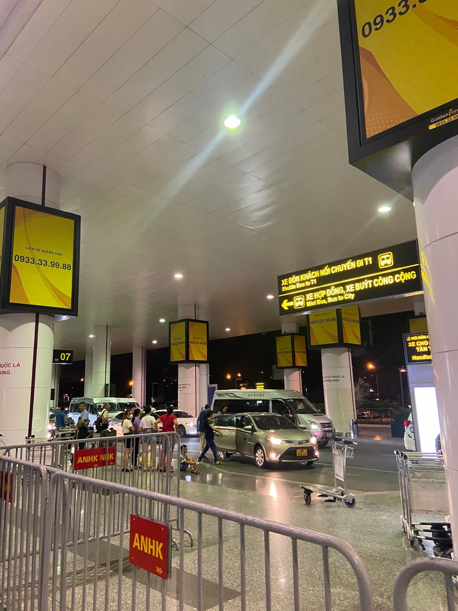 ハノイ・ノイバイ空港で悪質タクシーを回避!初心者はKKday送迎がおすすめ