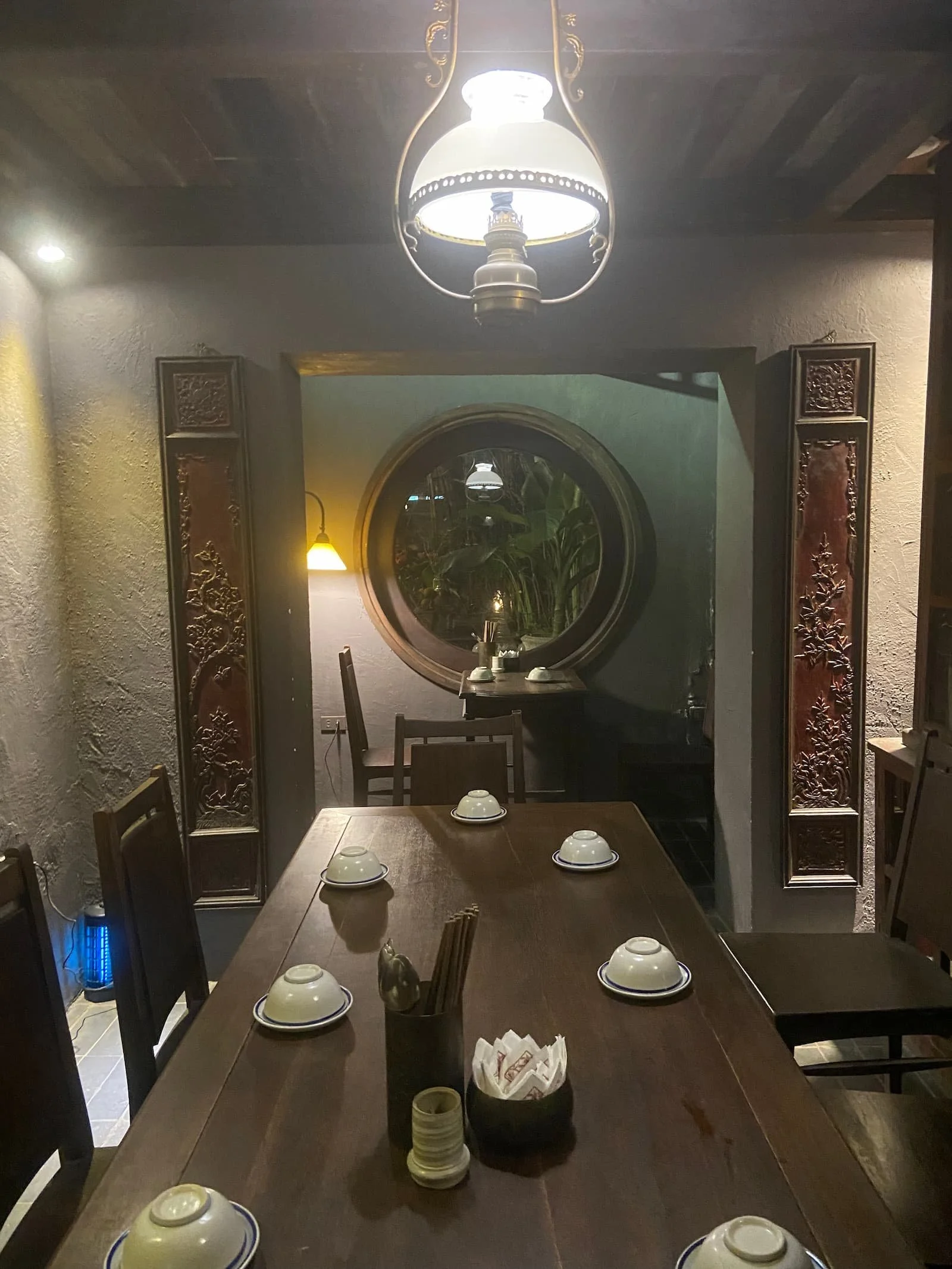 本館1階の窓際席（奥）