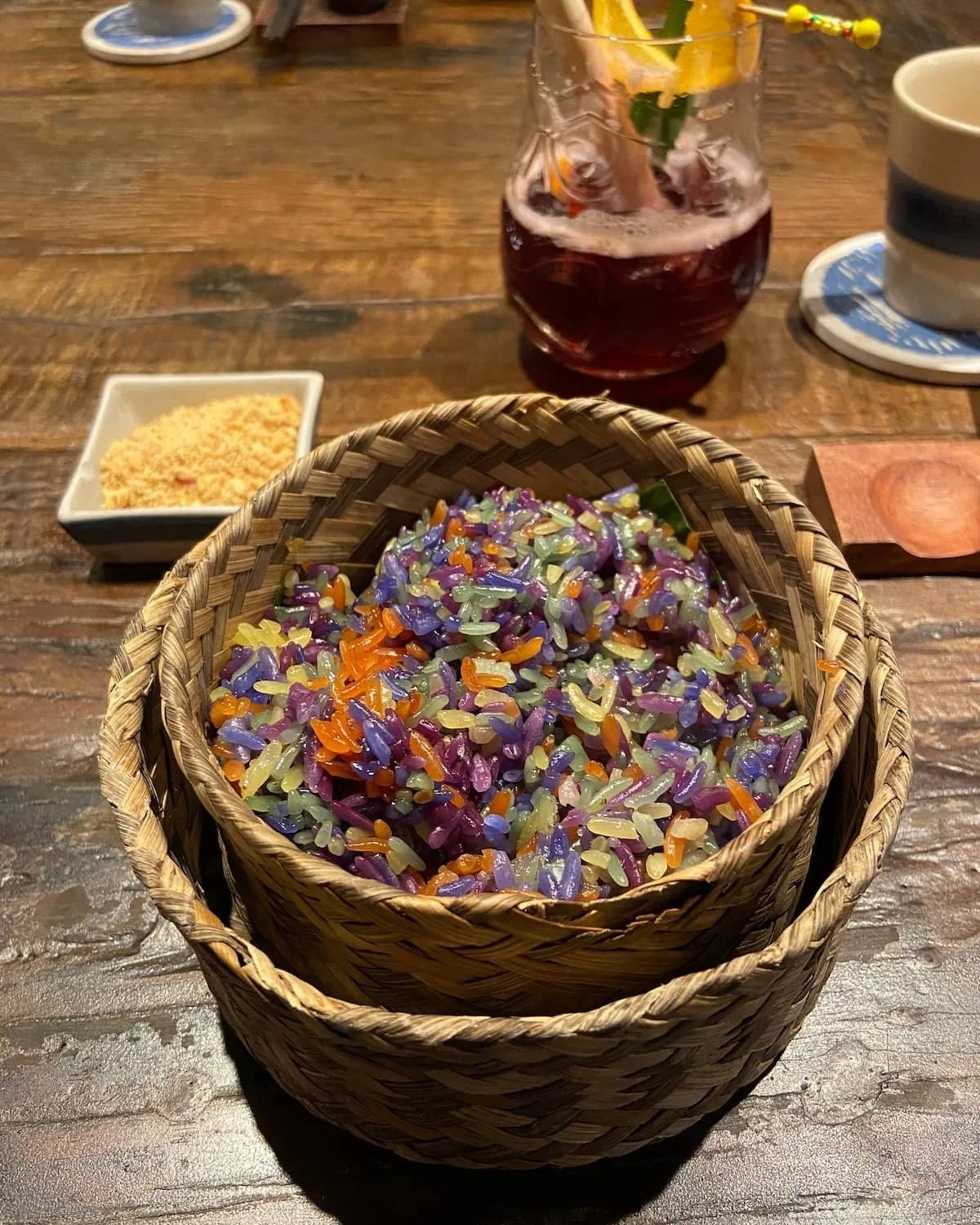 ハノイのミシュラン掲載店「A Bản（アバン）」の五色のもち米｜カラフルで人気のベトナム料理