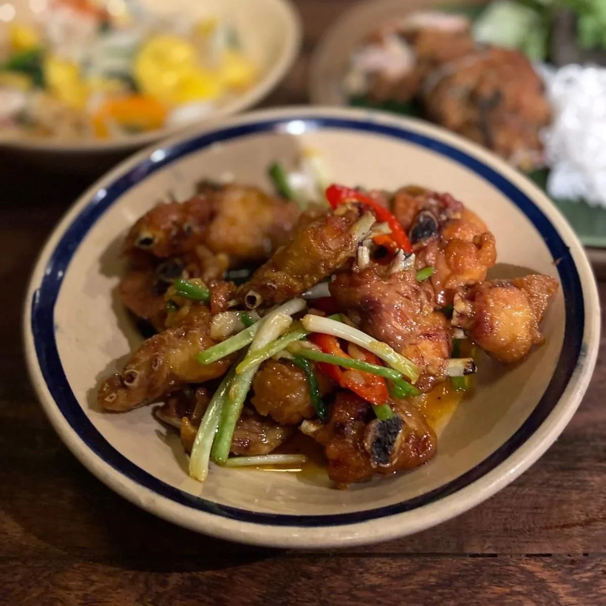 ハノイのミシュラン掲載レストラン Tầm Vị（タムヴィー）のCánh gà chiên mắm（魚醤チキンウイング）