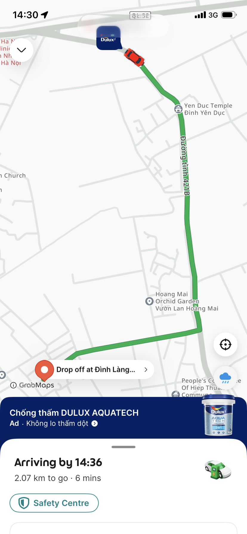 ハノイ郊外でHolaflyのベトナムeSIMを利用した際のGrabアプリ画面。3G接続で車両の走行ルートと到着予定時刻が表示されている。