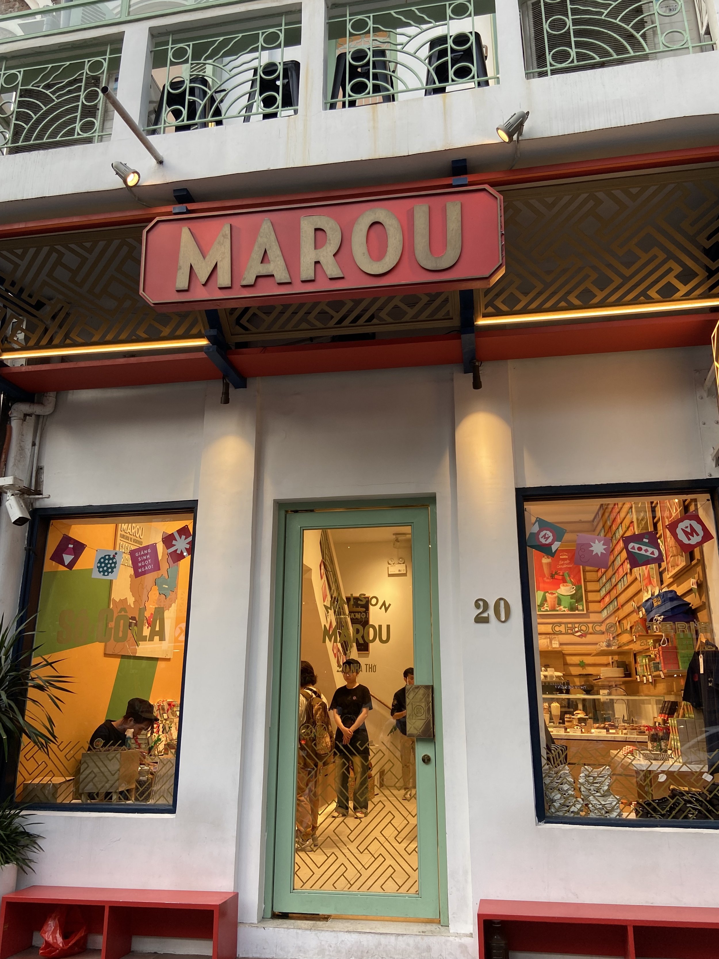 ハノイ教会（旧市街）近くにあるMAISON MAROU NHA THO CAFÉの外観