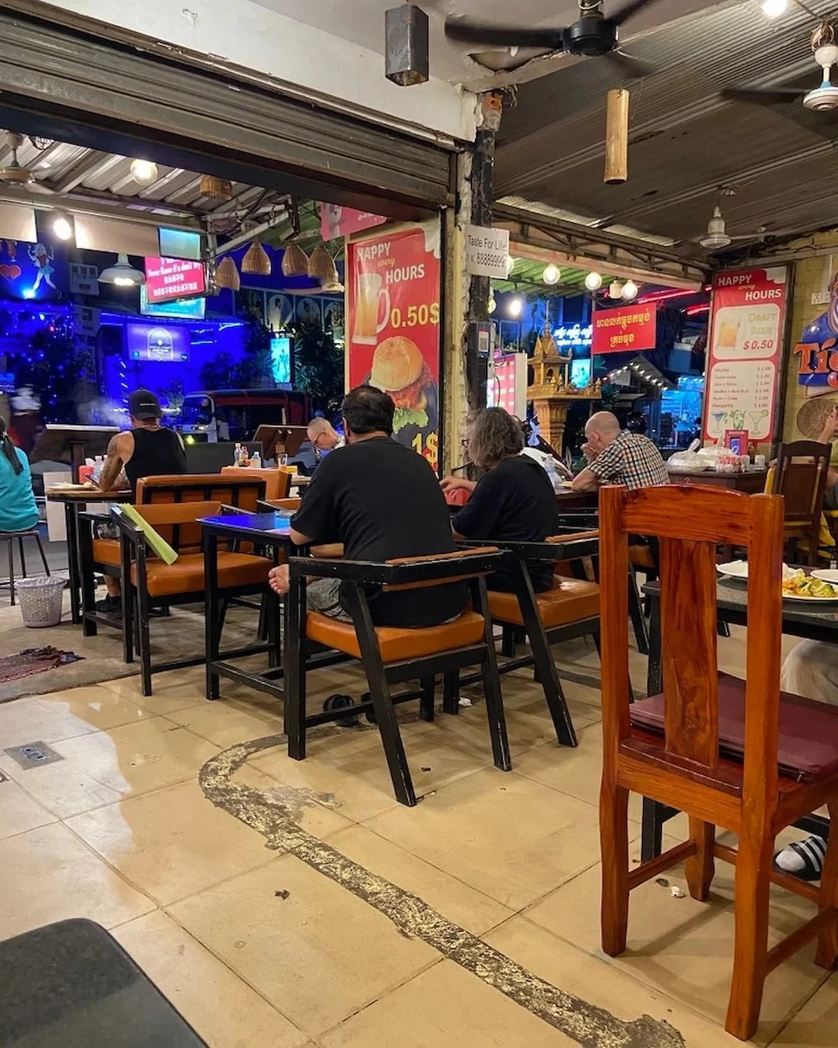シェムリアップ  Taste for Life Restaurantの店内