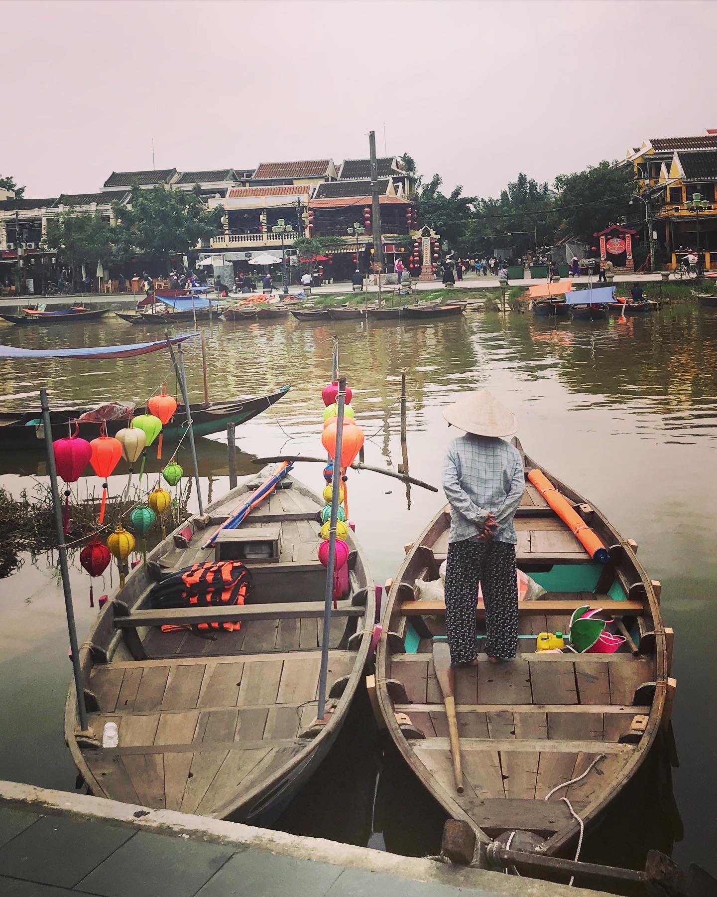【Hội An ホイアン】
宿泊先のĐà Nẵng(ダナン)からバスで1時間以内ホイアンへ。
小ぢんまりした街で歩いて散策できる。
ベトナム Dec 2018 