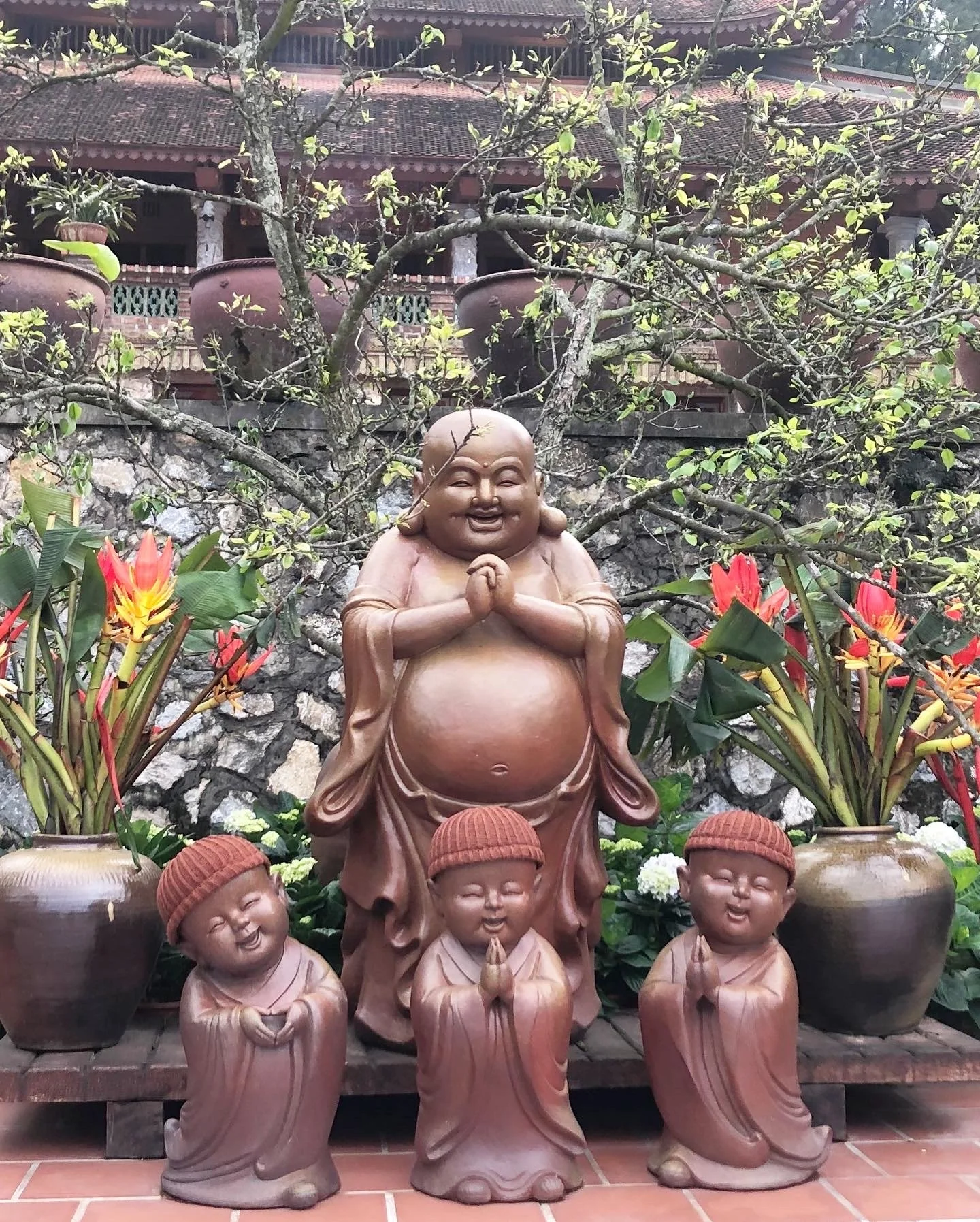 【ディア タン ピ ライ トゥ寺】中庭 ベトナム北部 ハナム省