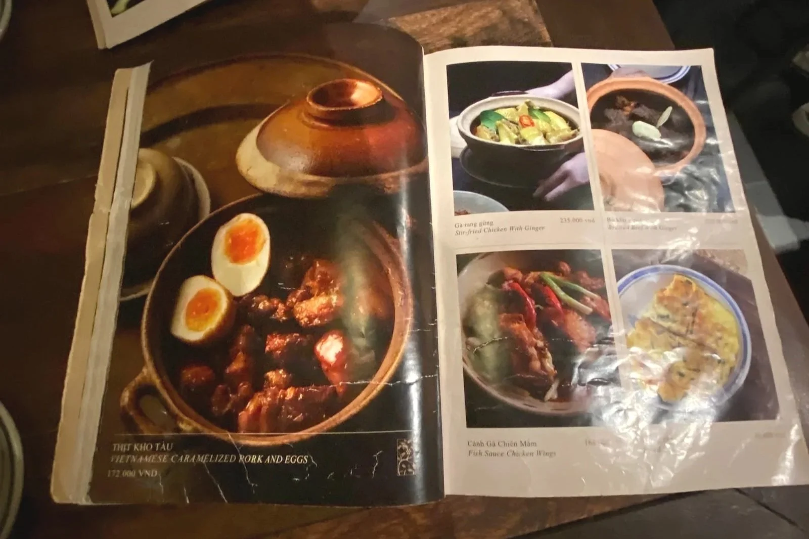 Tầm Vị（タムヴィー）のメニュー（一部）料理写真と価格が掲載されている。