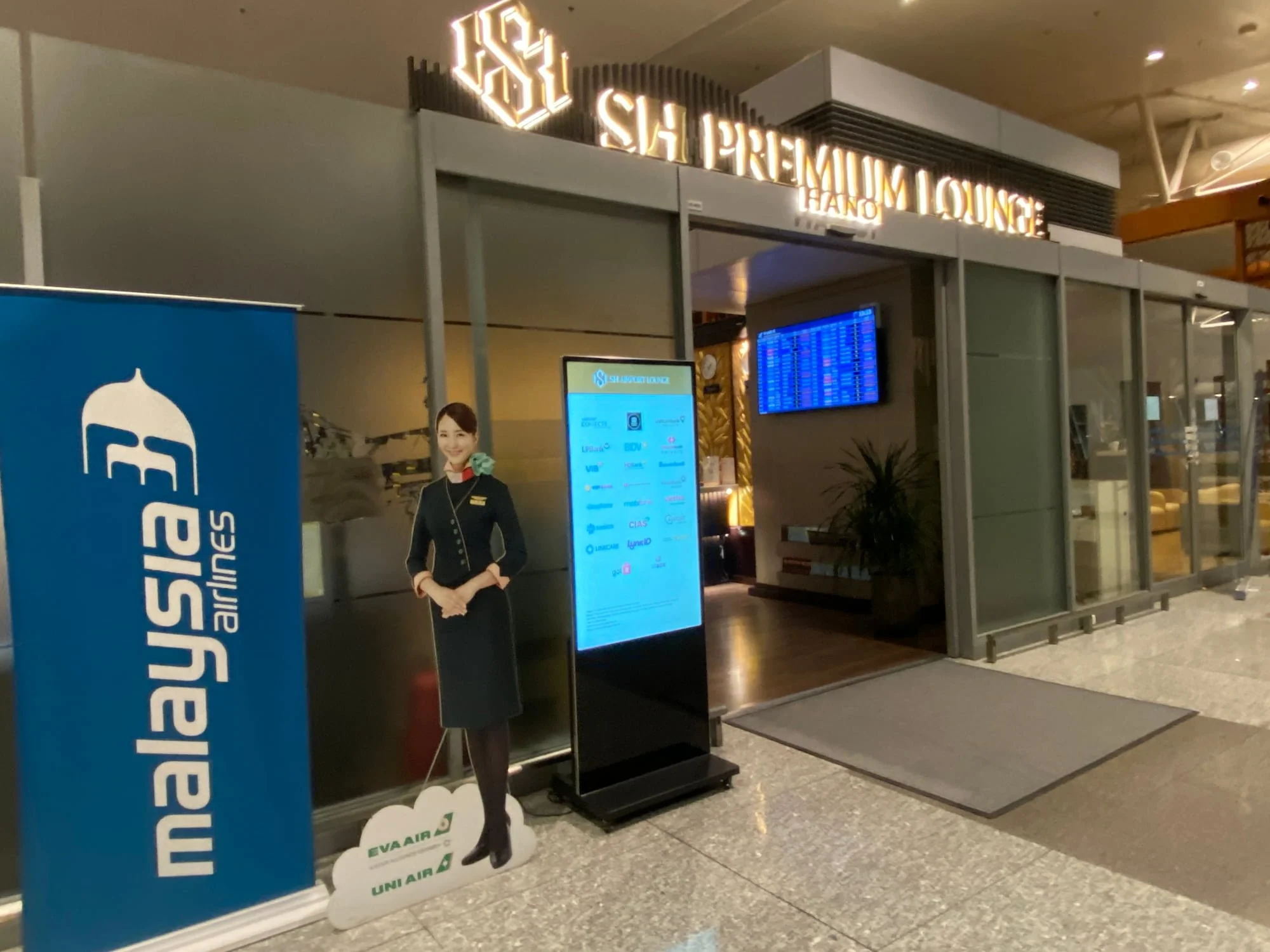 ハノイ・ノイバイ国際空港第2ターミナル 出国後エリア4階にあるSH Premium Loungeの入口。ゲート22〜35方面（2026年撮影）