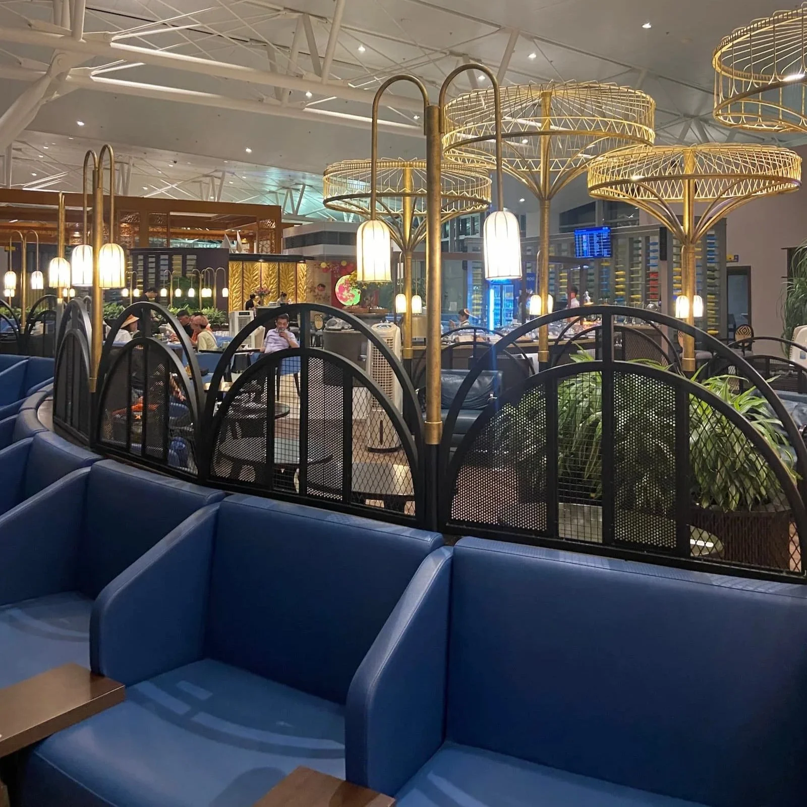 ノイバイ国際空港 SH Premium Lounge のラウンジ内観（座席エリア・2023年撮影）