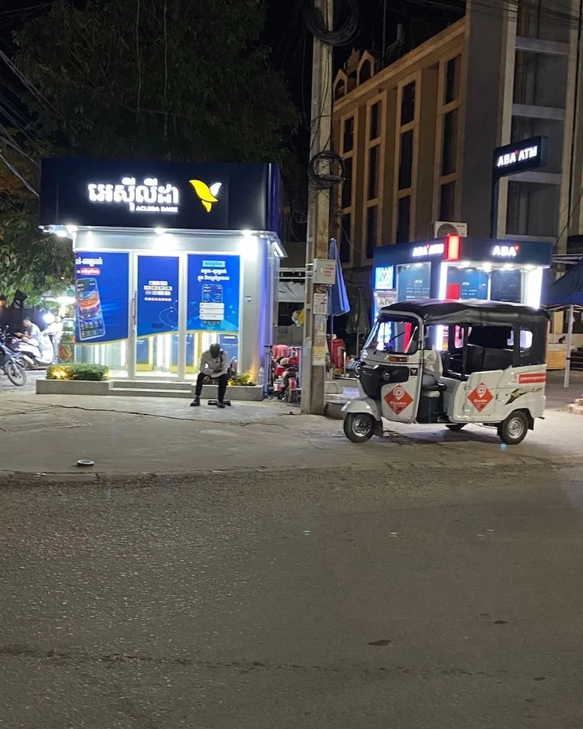 シェムリアップのSok San Road（ソクサンロード）沿いにあるACLEDA Bank（アクレダ銀行）のATM