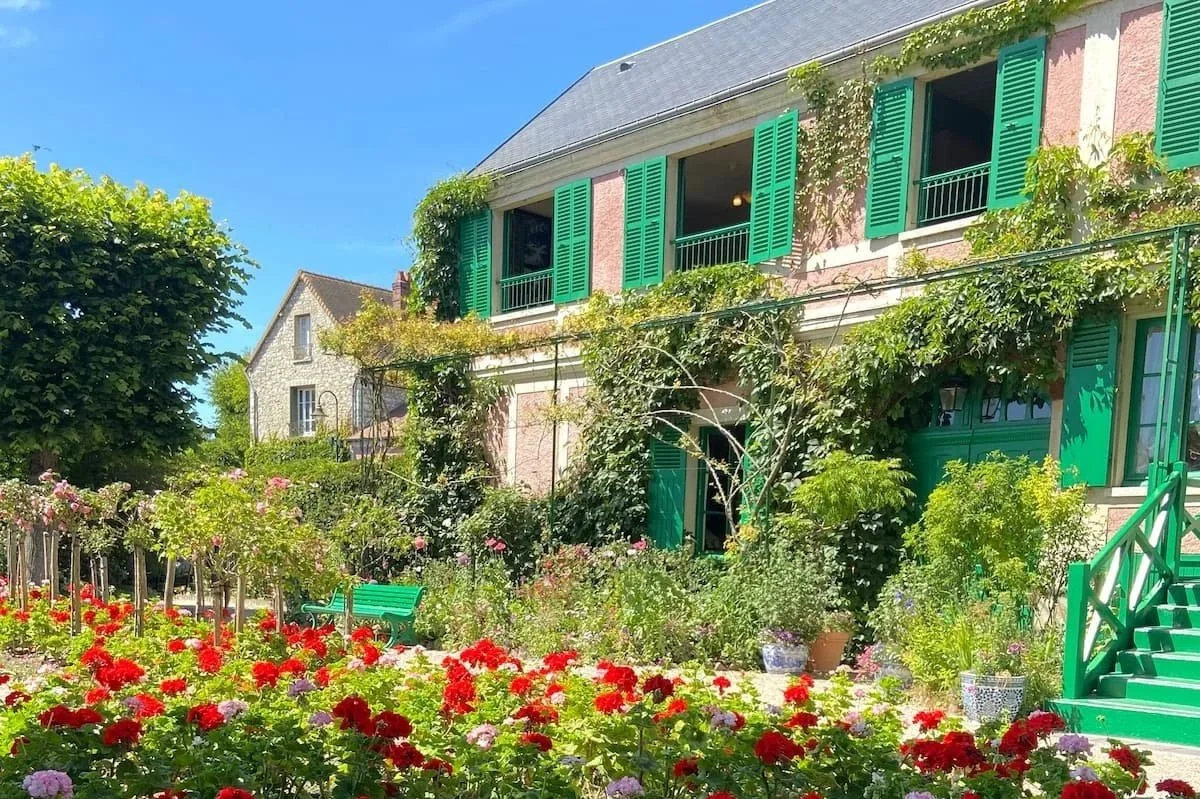 フランス・ジヴェルニーにあるクロード・モネの家と庭園の外観