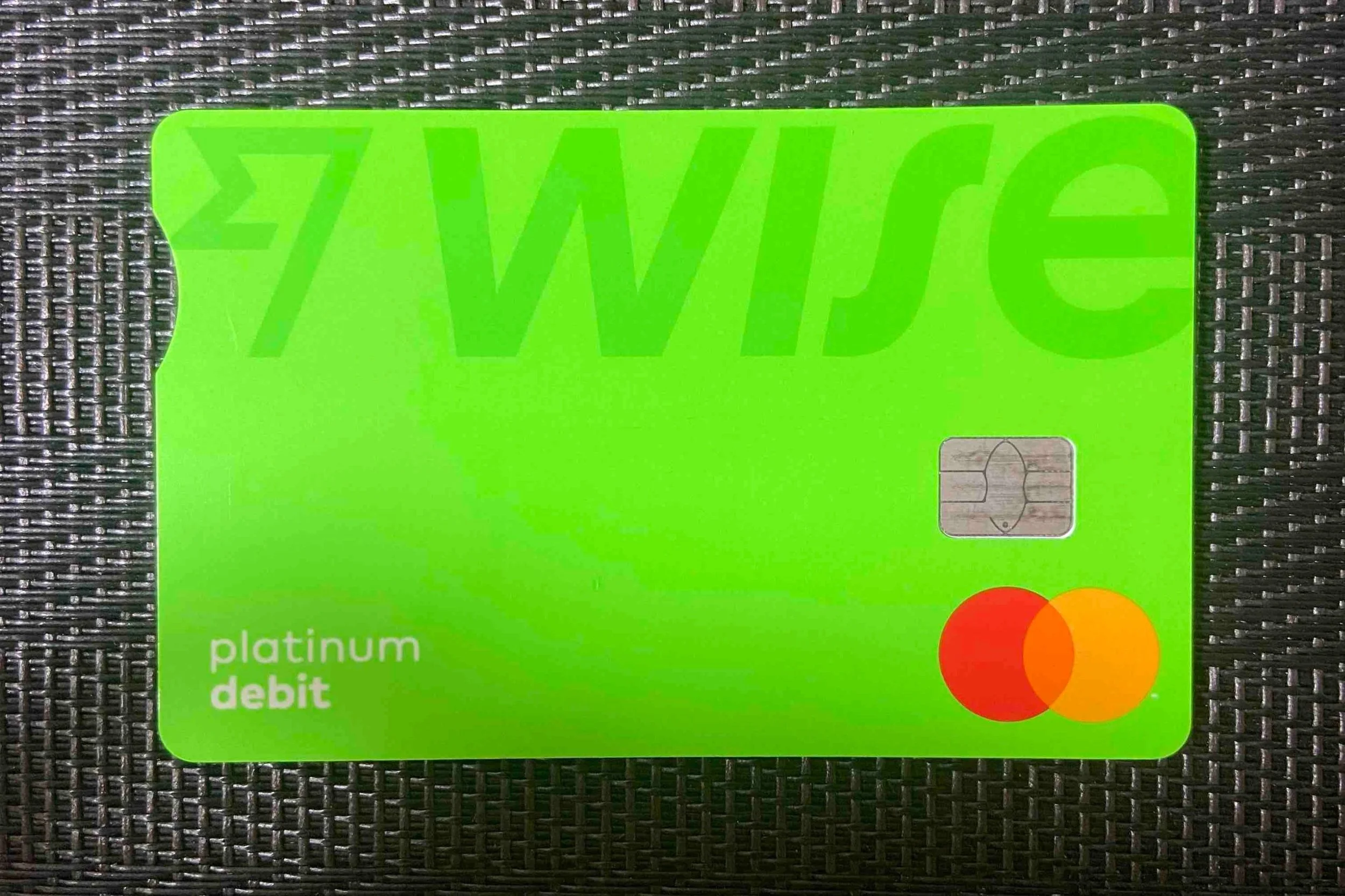 海外での支払い、ATM引き出しはWiseデビットカード一択です。