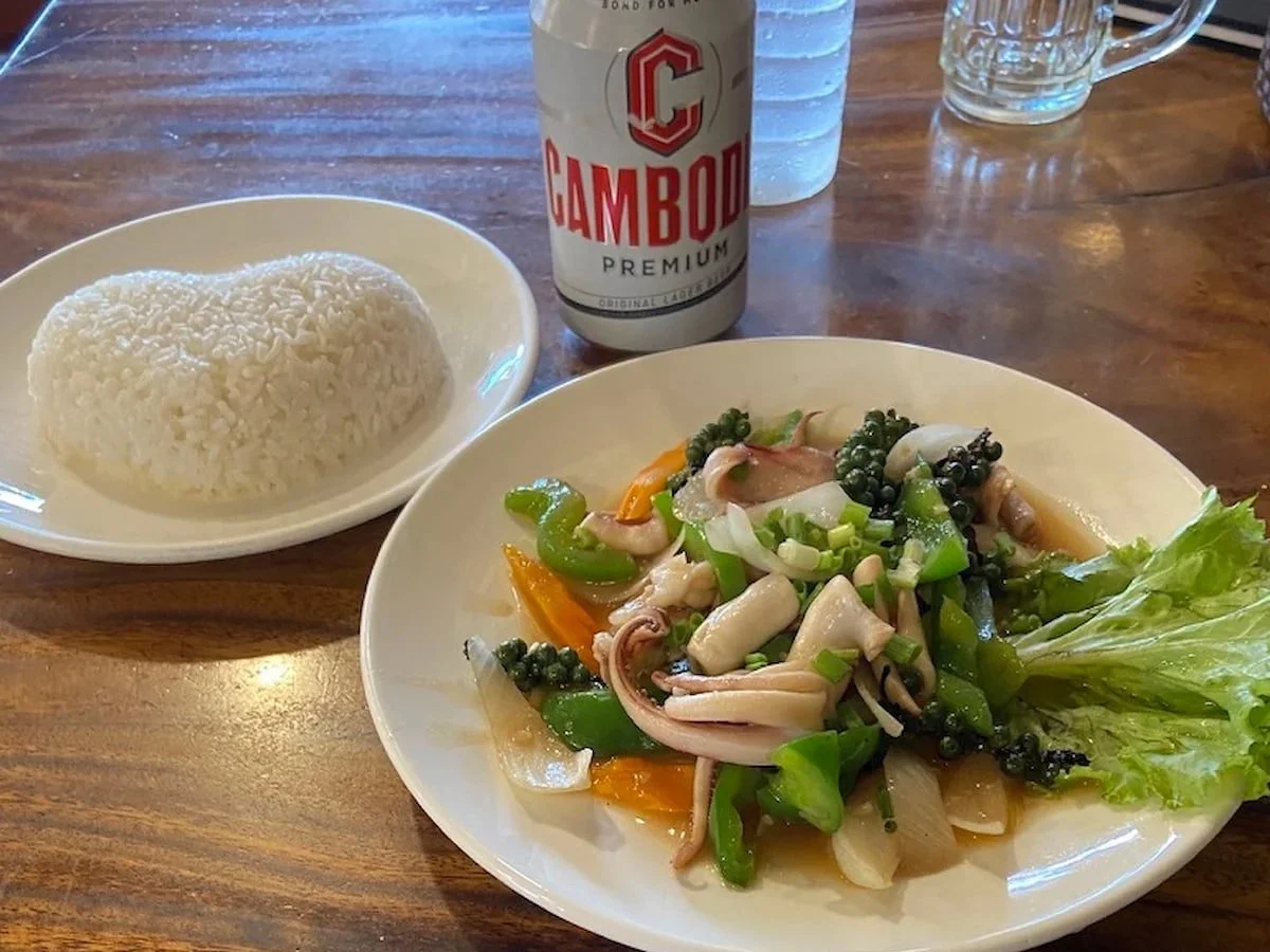 シェムリアップのKhmer Taste Restaurantで食べたグリーンペッパーとイカ炒め