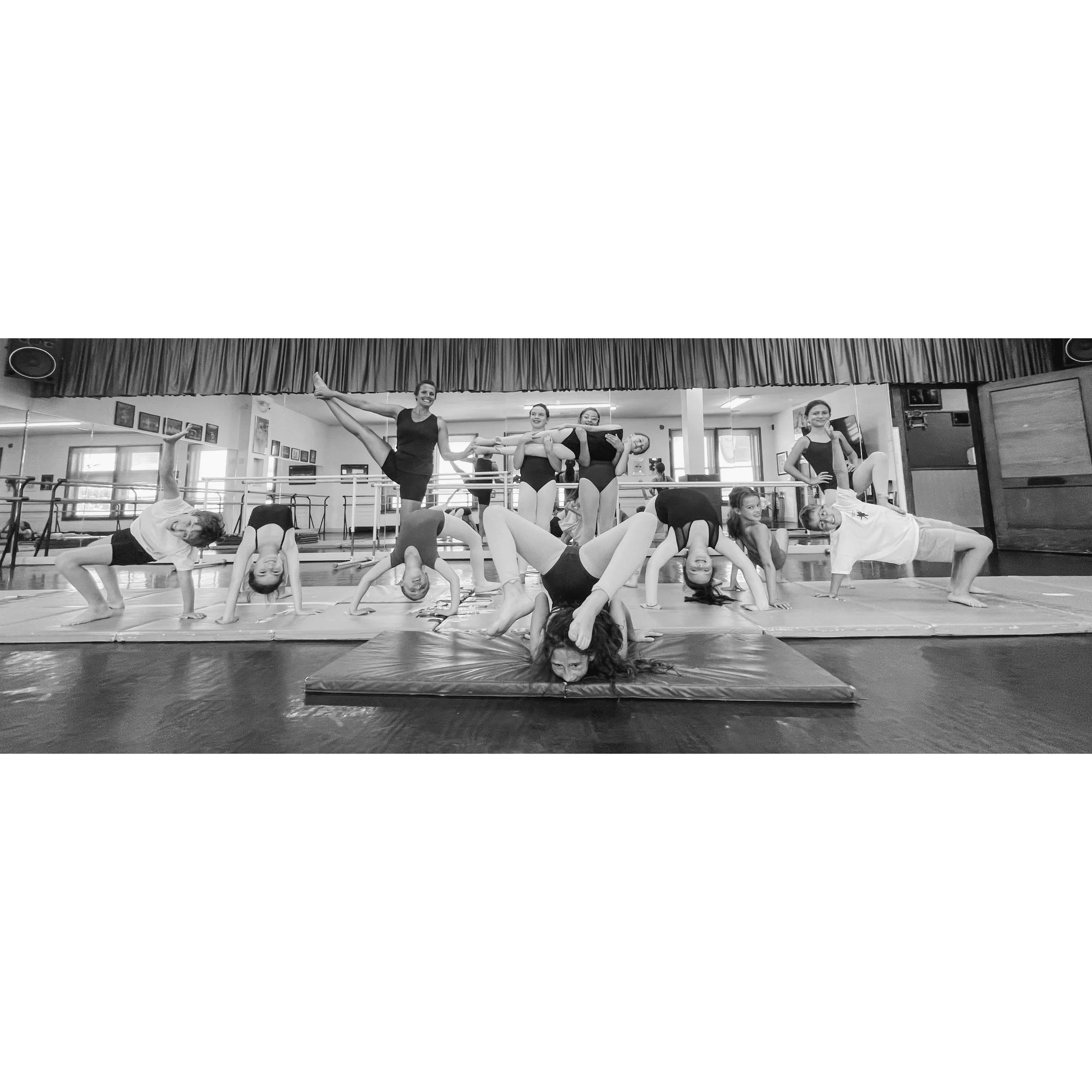 Always having a blast in Acro with Miss Katrina! 🖤

#jhodance #jho38years #cnydance #localdancestudio #romenydance dancefamily