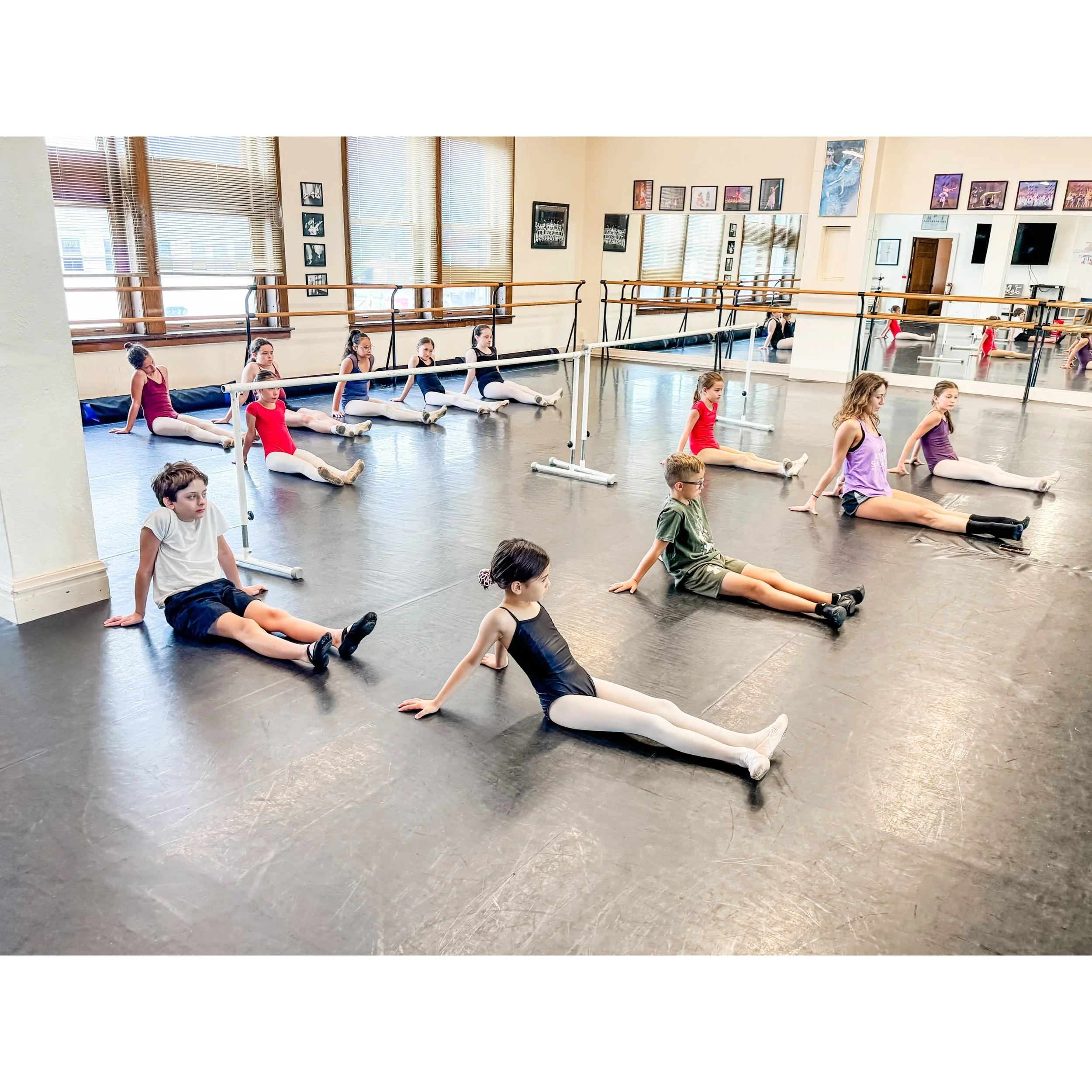 Our Intermediate dancers working on their turn out with Miss Katerina!🤍

📸 @balleyla_ 

#jhodance #jho39years #cnydance #localdancestudio #romenydance
