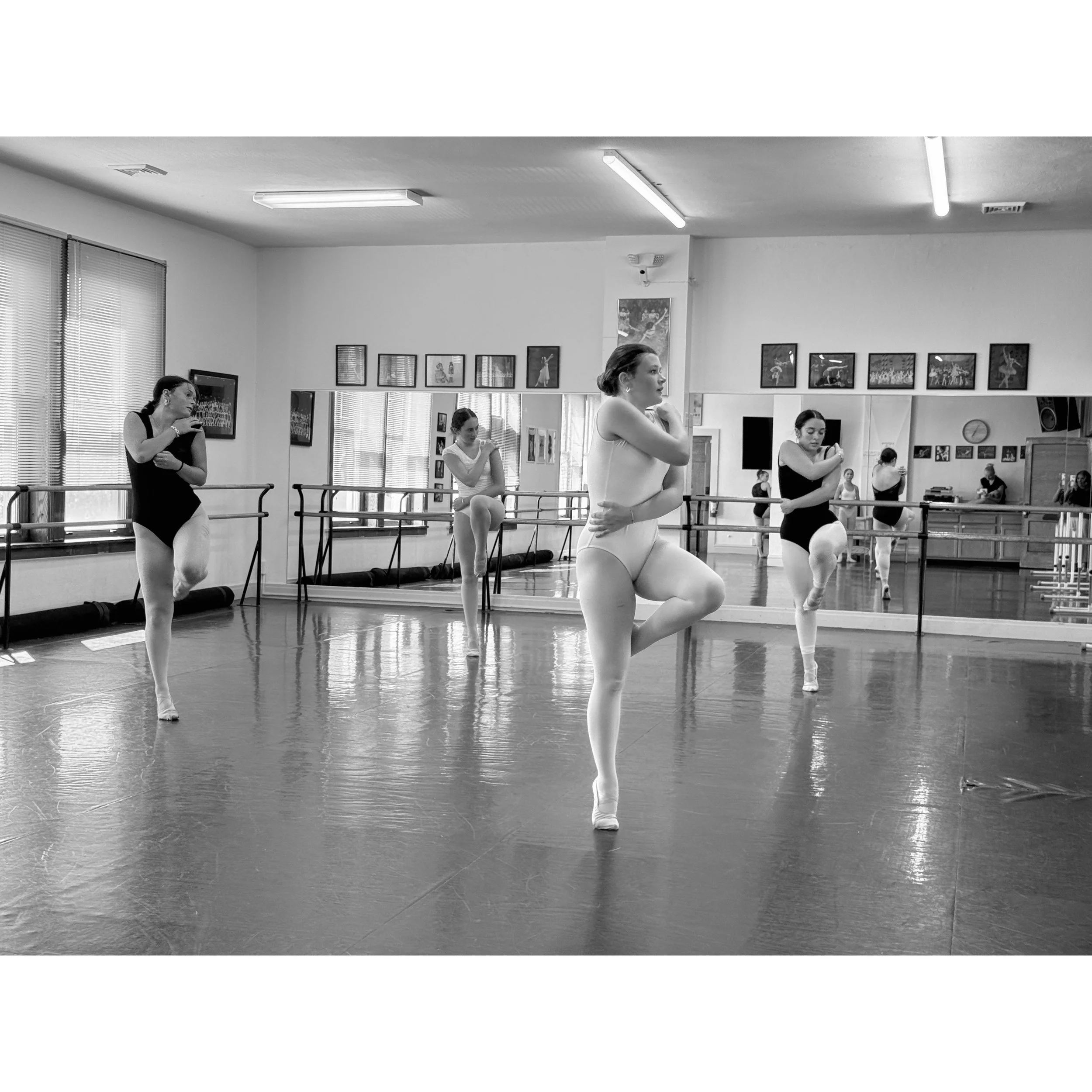 There are some things only movement can say ✨

📸 @balleyla_ 

#jhodance #jho39years #cnydance #localdancestudio #romenydance