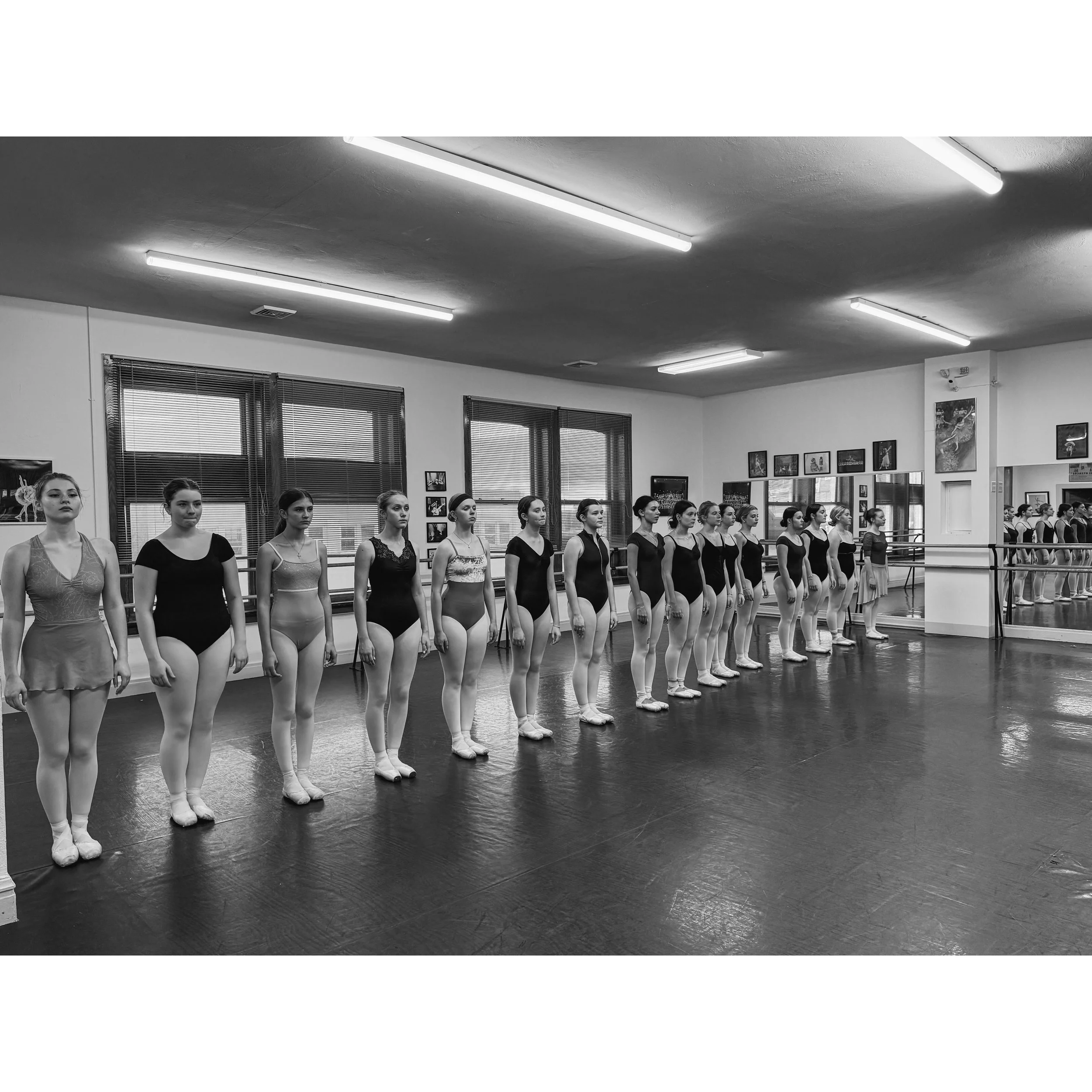 Our beautiful advanced ladies 🩵

📸 @balleyla_ 

#jhodance #jho39years #cnydance #localdancestudio #romenydance