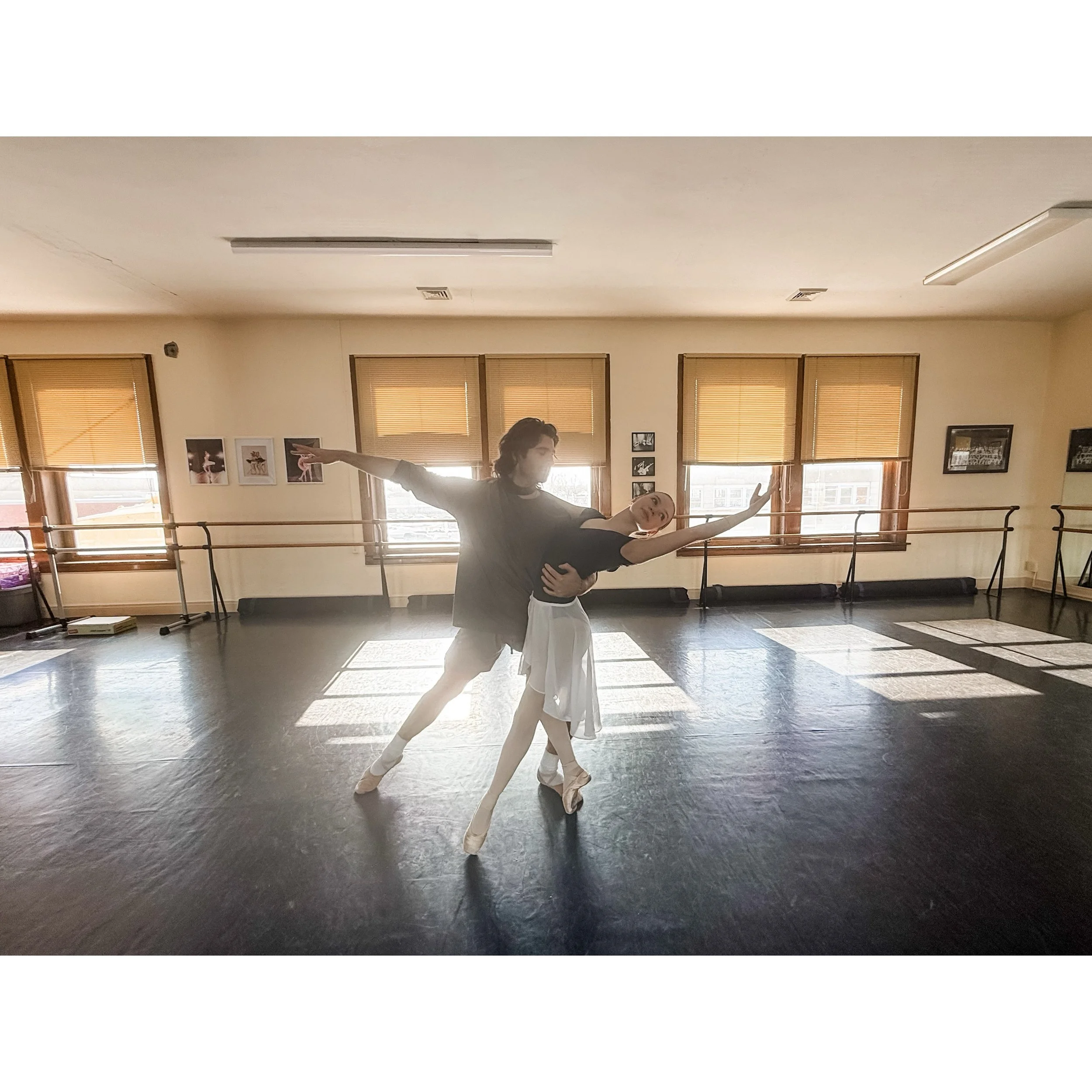 There&rsquo;s just something about a sunny fall afternoon &amp; a pas de deux rehearsal ☀️🍂🩰

📸 @balleyla_ 

#jhodance #jho39years #cnydance #localdancestudio romenydanc
