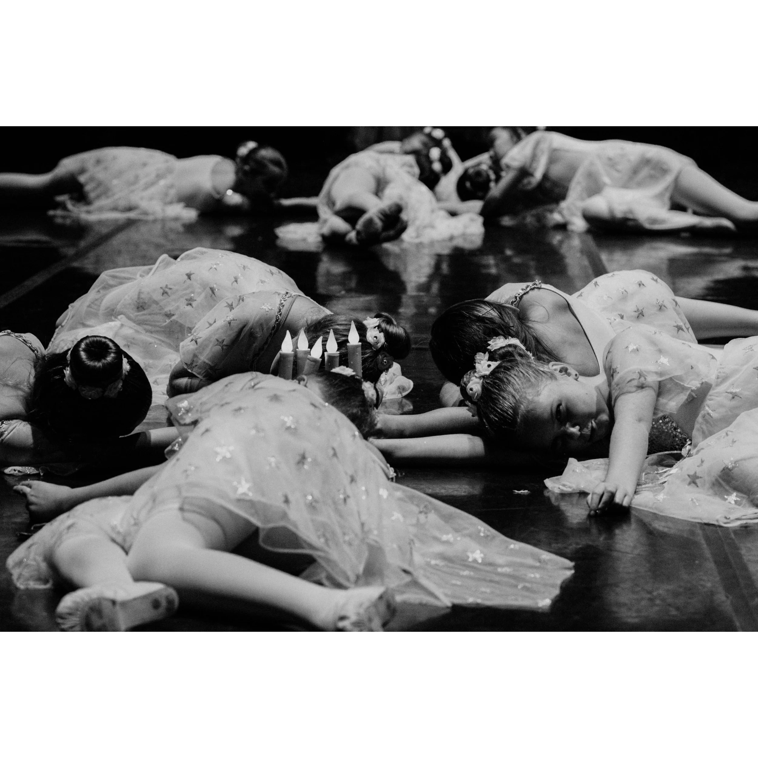 Sleeping to dream 💭✨

📸 @balleyla_ 

#jhodance #jho39years #cnydance #localdancestudio romenydanc