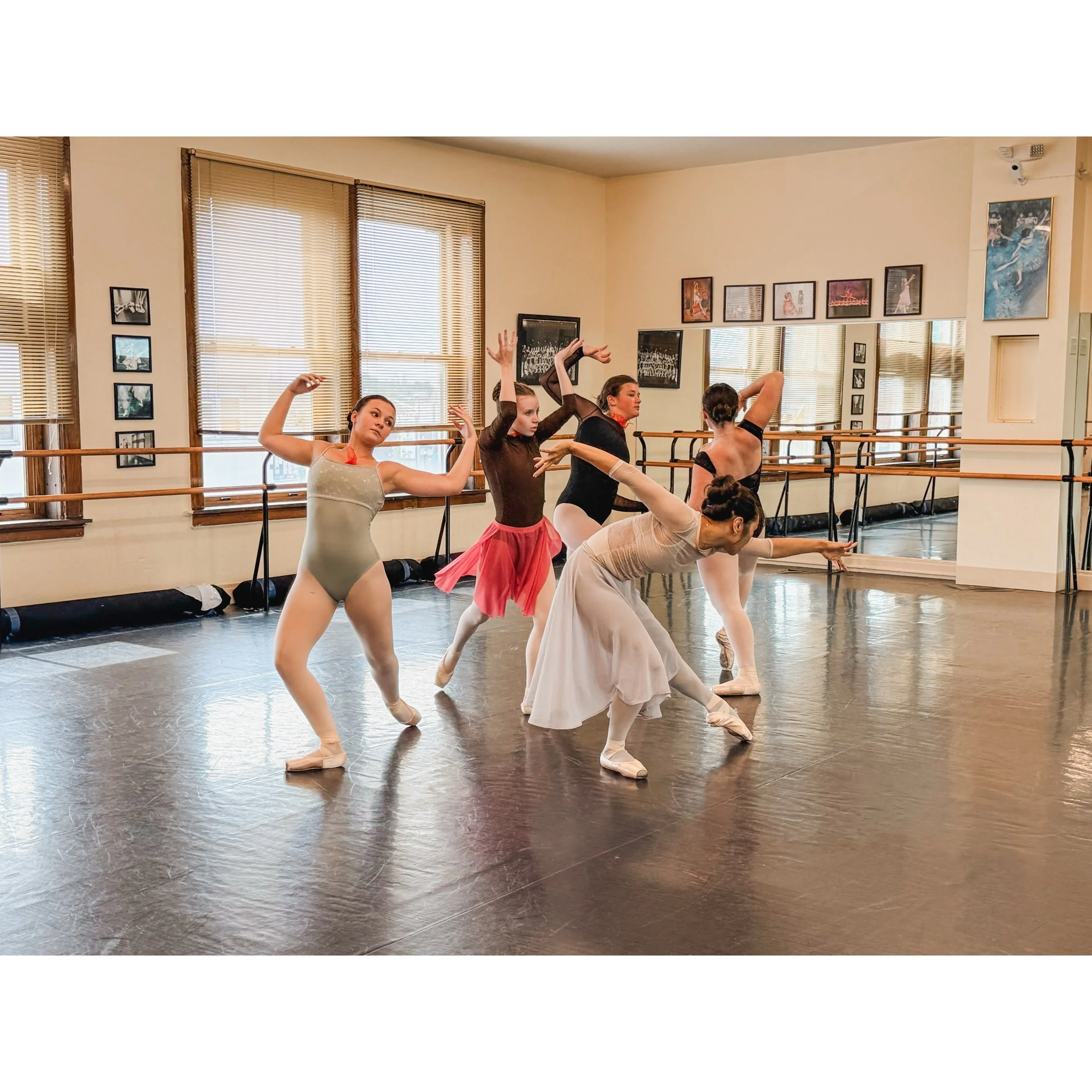 In the studio with some of JHO&rsquo;s vampires from Syracuse City Ballet&rsquo;s production of Dracula&hellip; getting ready to bring a little darkness to the stage. 🖤✨

Don&rsquo;t miss this incredible production coming to the theatre October 2nd!