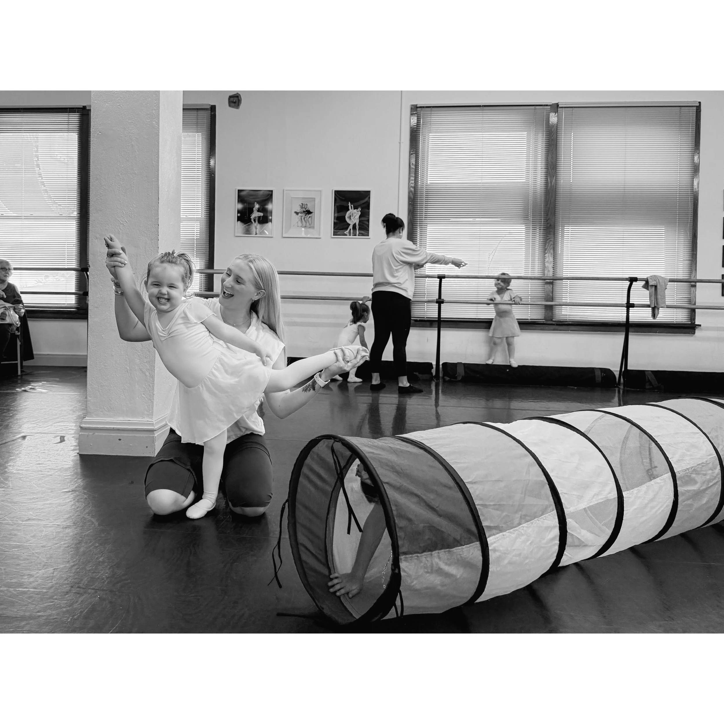 All smiles &amp; the sweetest little baby arabesques in our Mommy &amp; Me class! 🩰💕✨ 

📸 @canan_j 

#jhodance #jho39years #cnydance #localdancestudio #romenydance