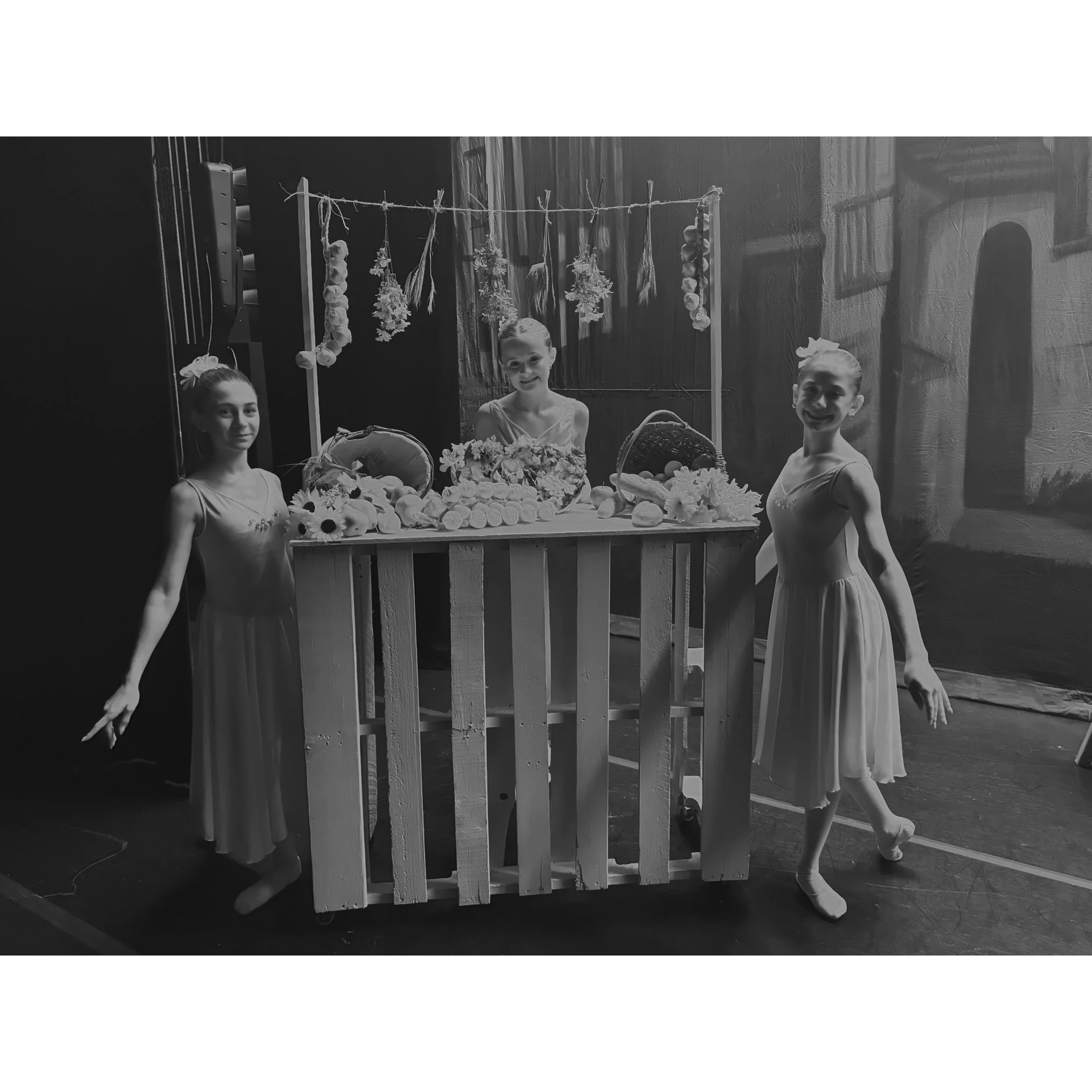 Our flower sellers in @syracusecityballet performance of Dracula! 🌹

#jhodance #jho39years #cnydance #localdancestudio #romenydance