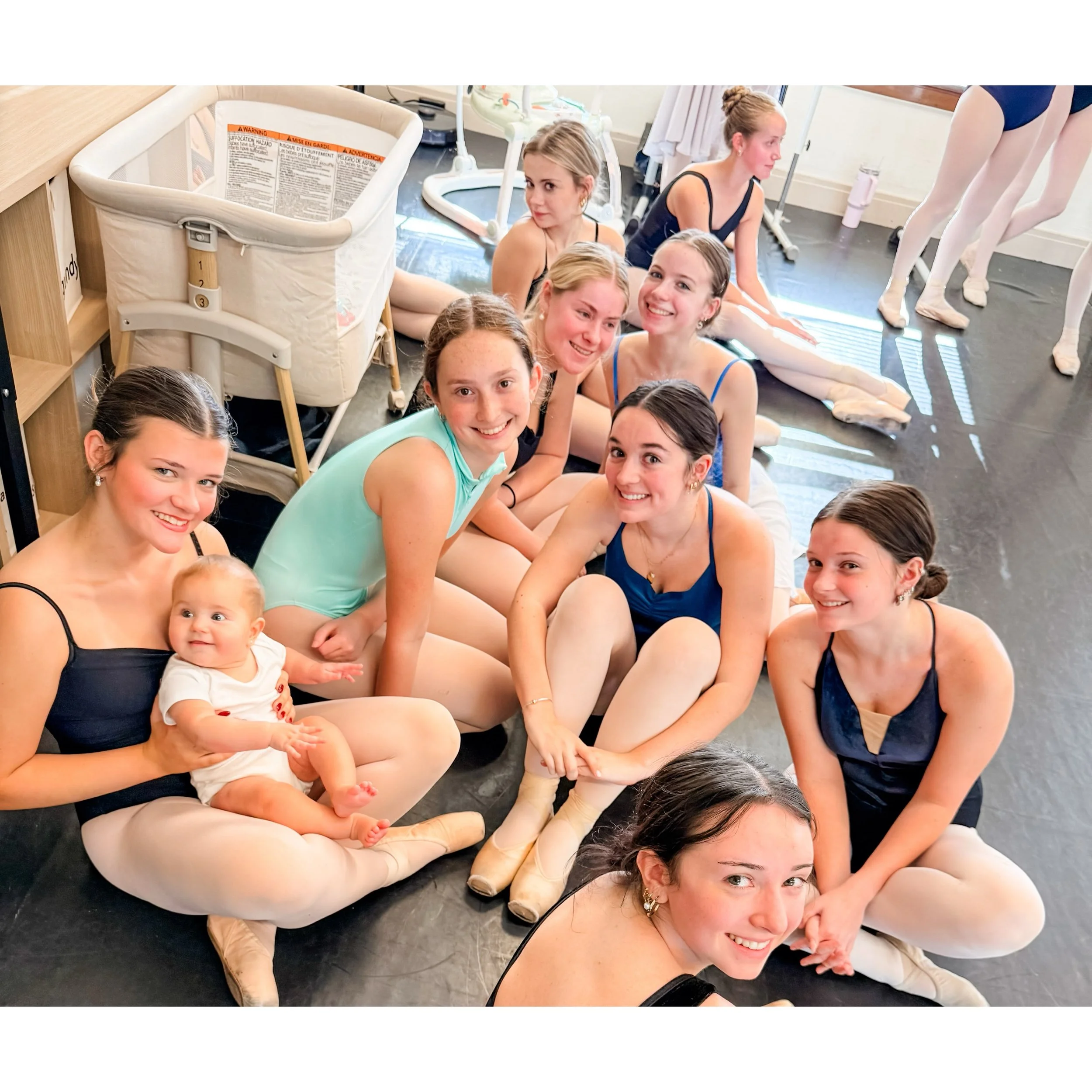 Sunny Saturday rehearsals &amp; baby snuggles go hand in hand☀️🩰🤍

📸 @balleyla_ 

#jhodance #jho39years #cnydance #localdancestudio #romenydance