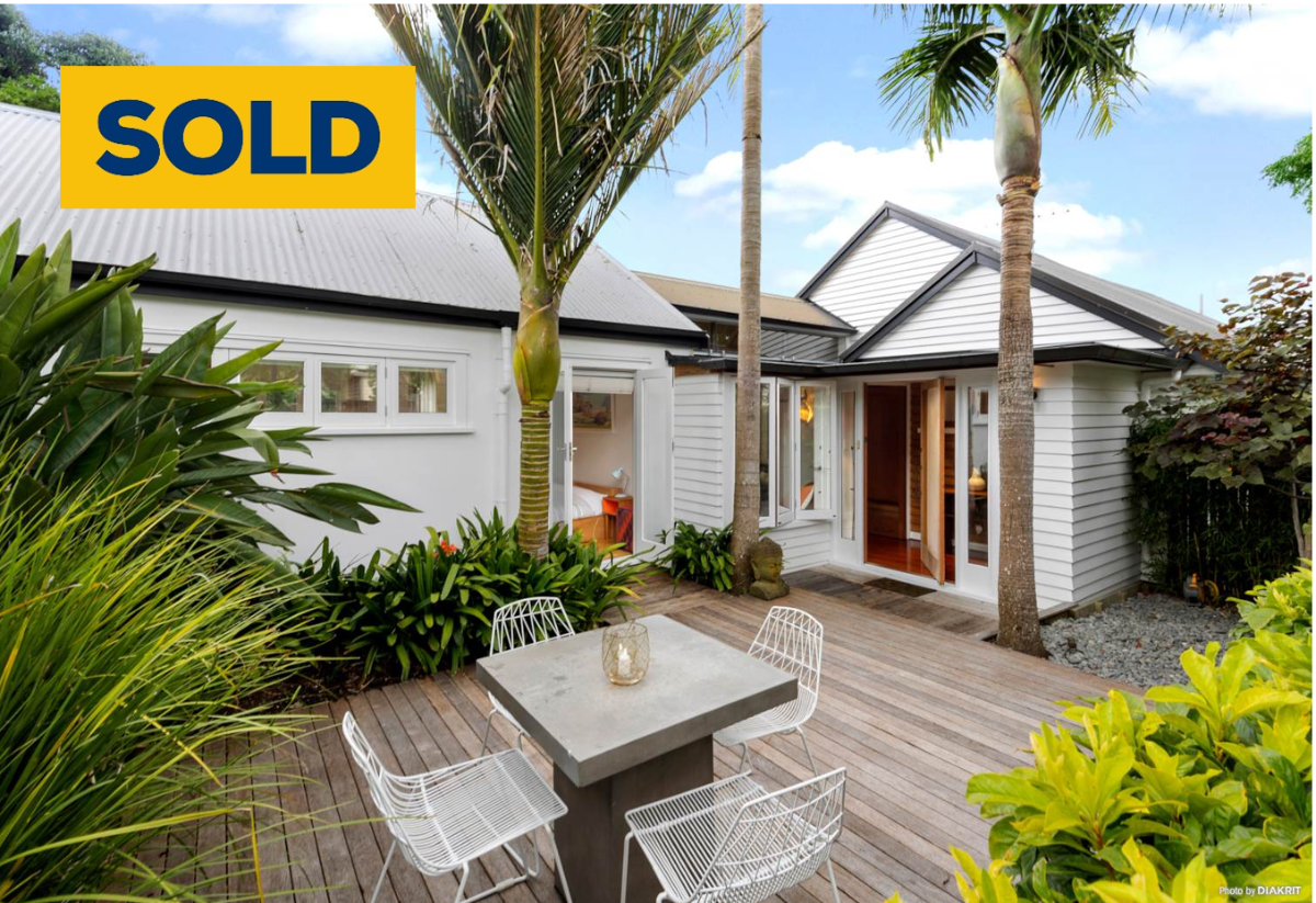 GREY LYNN HOME SELLS "UNDER THE HAMMER" WITH JUST 1 BIDDER