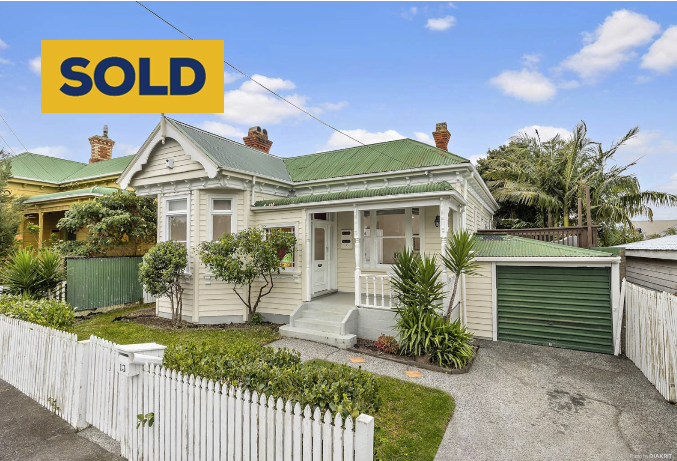 GREY LYNN VILLA SELLS "UNDER THE HAMMER"