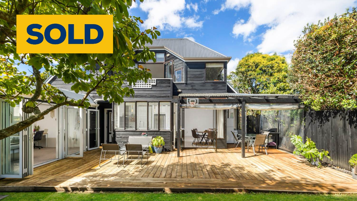 RARE, "ENTRY-LEVEL" WESTMERE PROPERTY SELLS "UNDER THE HAMMER" AT AUCTION AFTER 2 WEEKS ON THE MARKET