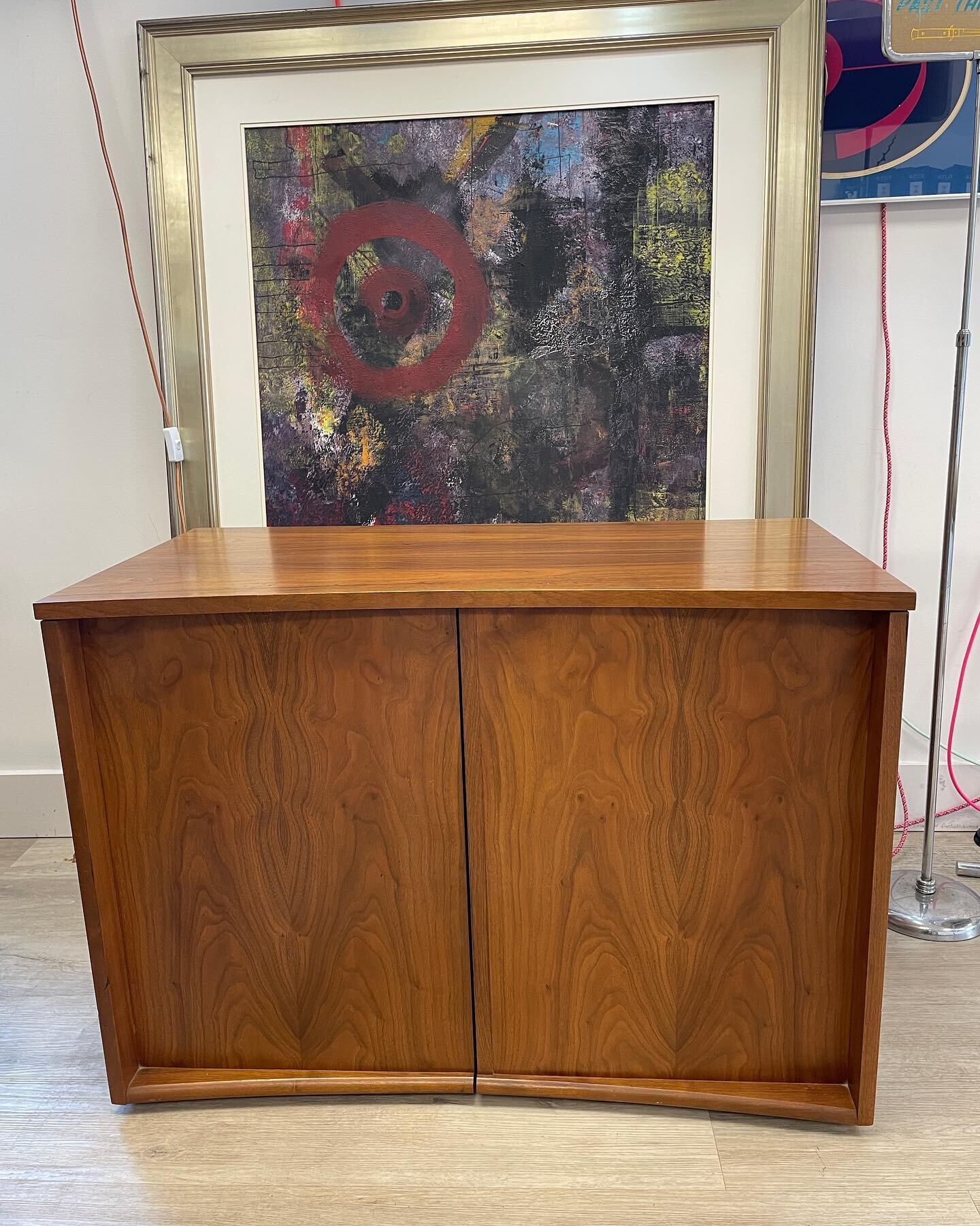💥For Sale!💥 Everybody&rsquo;s always like, I need a credenza under 50&rdquo;, find me a credenza under 50&rdquo;&hellip; Welllllllll here&rsquo;s your chance!! Total smoke show from Young Mfg with the curved front, ready to rip.  Some marks on the 