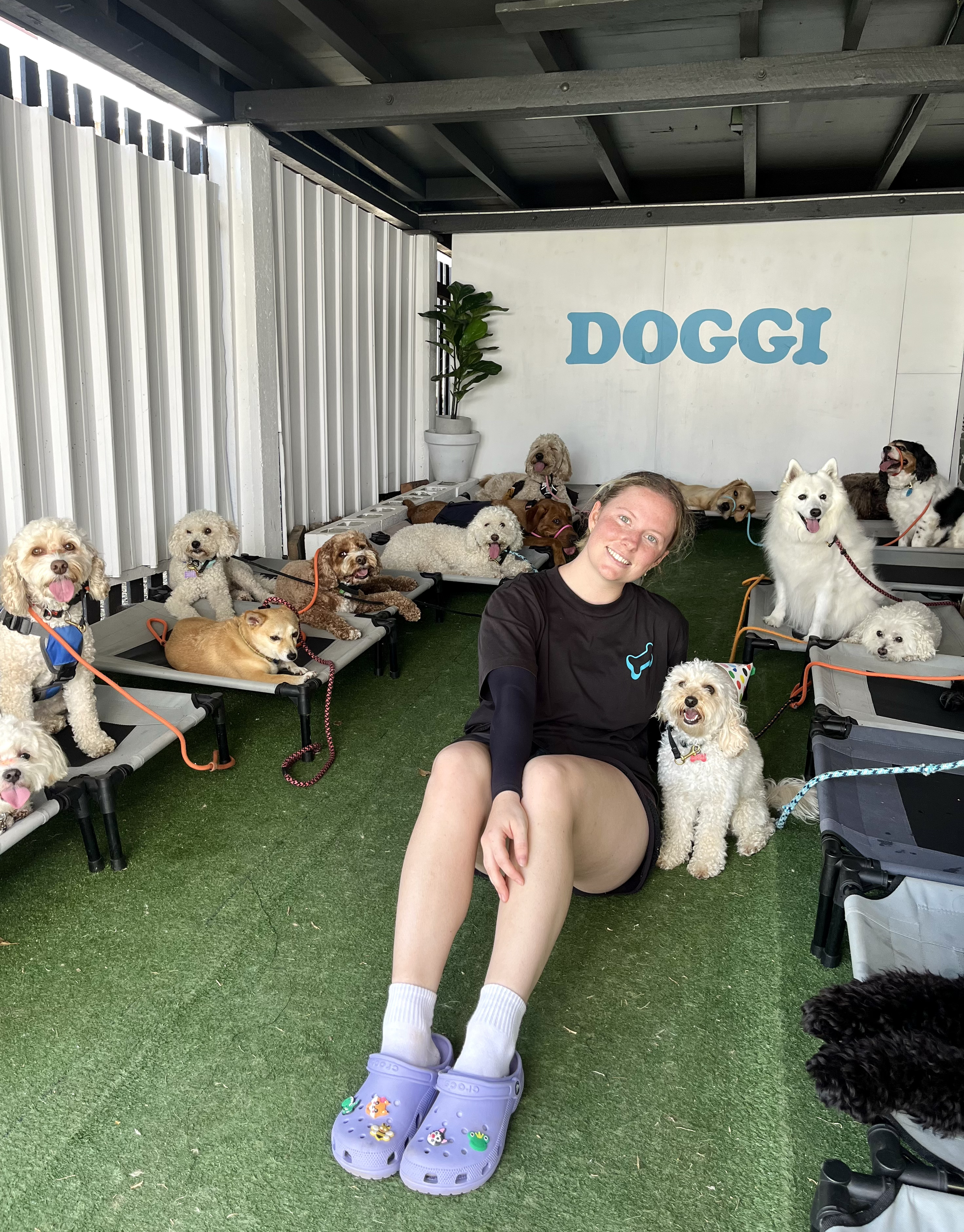 Monique, a pack assistant from Doggi