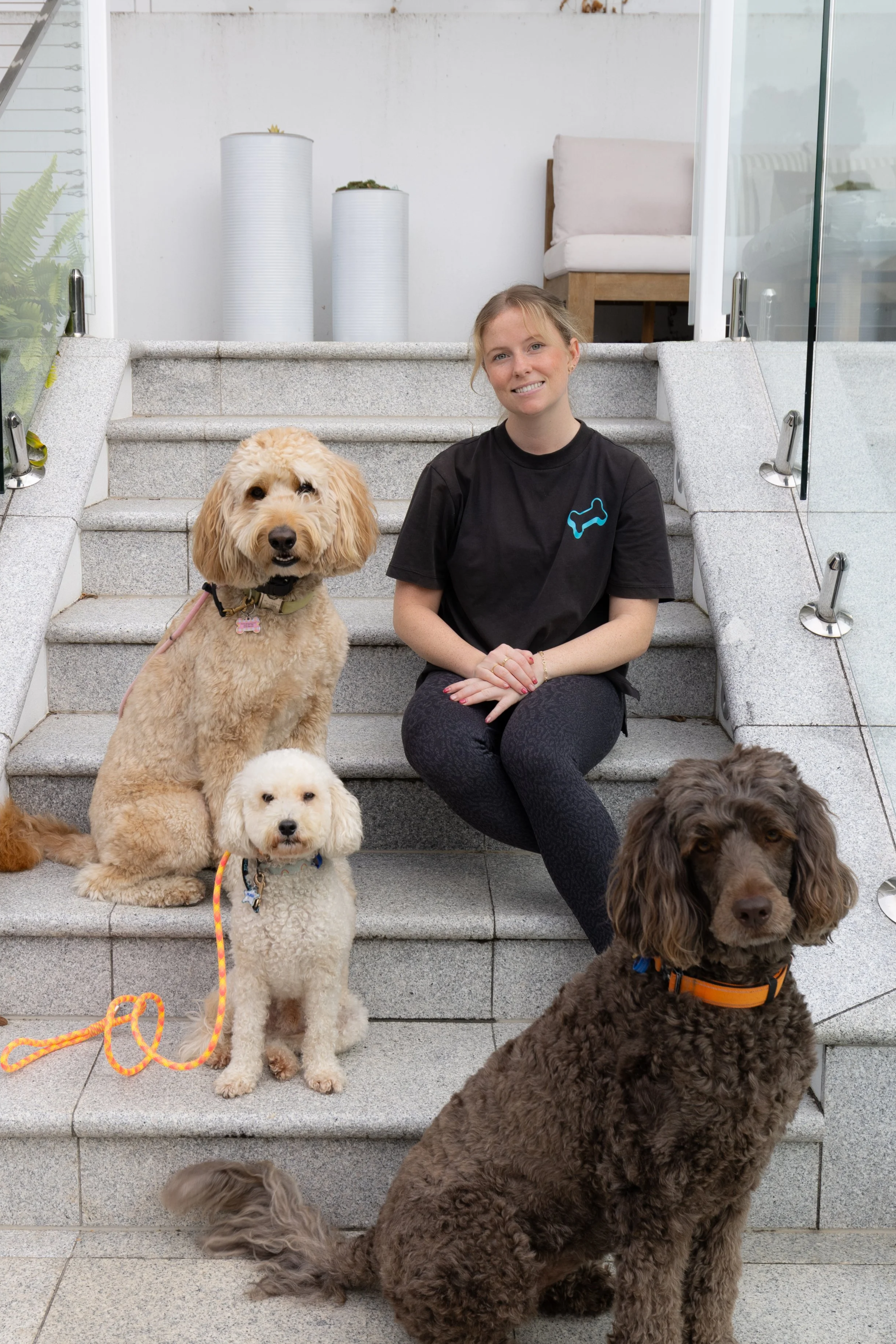 Monique, a pack assistant from Doggi