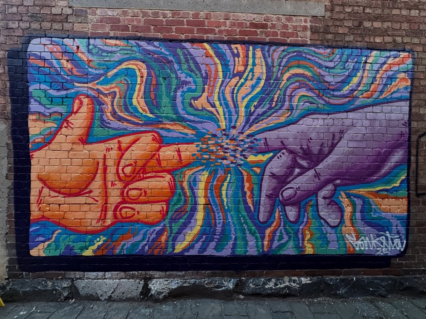 Who&rsquo;s Playing God?
New mural is up at 3 Tates Place as part of the DAR Exhibition!
In the meantime, go check out the gallery &ndash; opening hours are posted on @deafartsresidency 
.
.
.
.
#WhosPlayingGod #gonketa #auslan #mural #streetart #ill