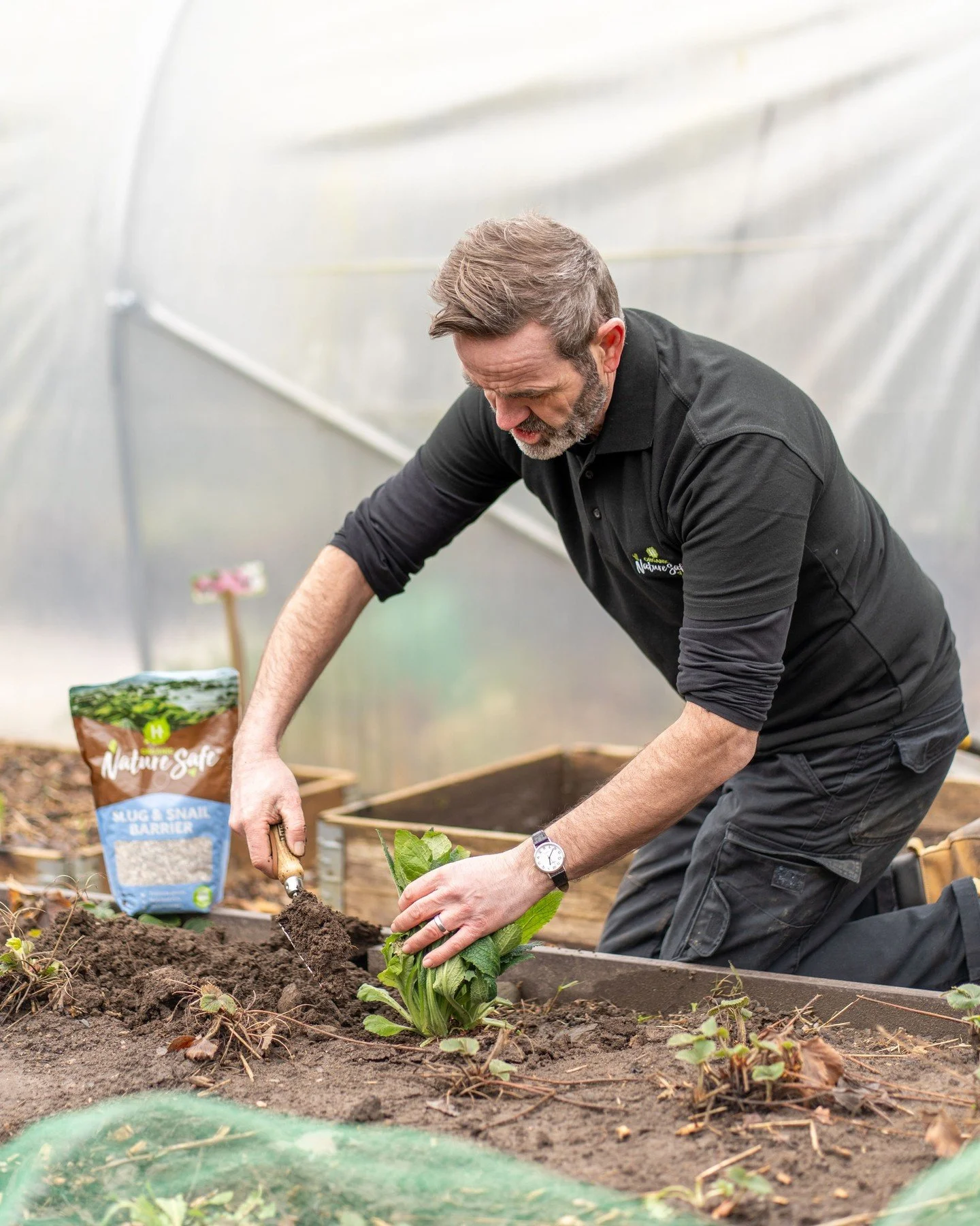 🐌 Sunday Gardening Tips! 🌿

Slugs and snails can quickly become unwanted visitors in the garden - especially when your plants are looking their best!

Nature Safe Slug &amp; Snail Barrier creates a natural barrier around your plants, helping to pro