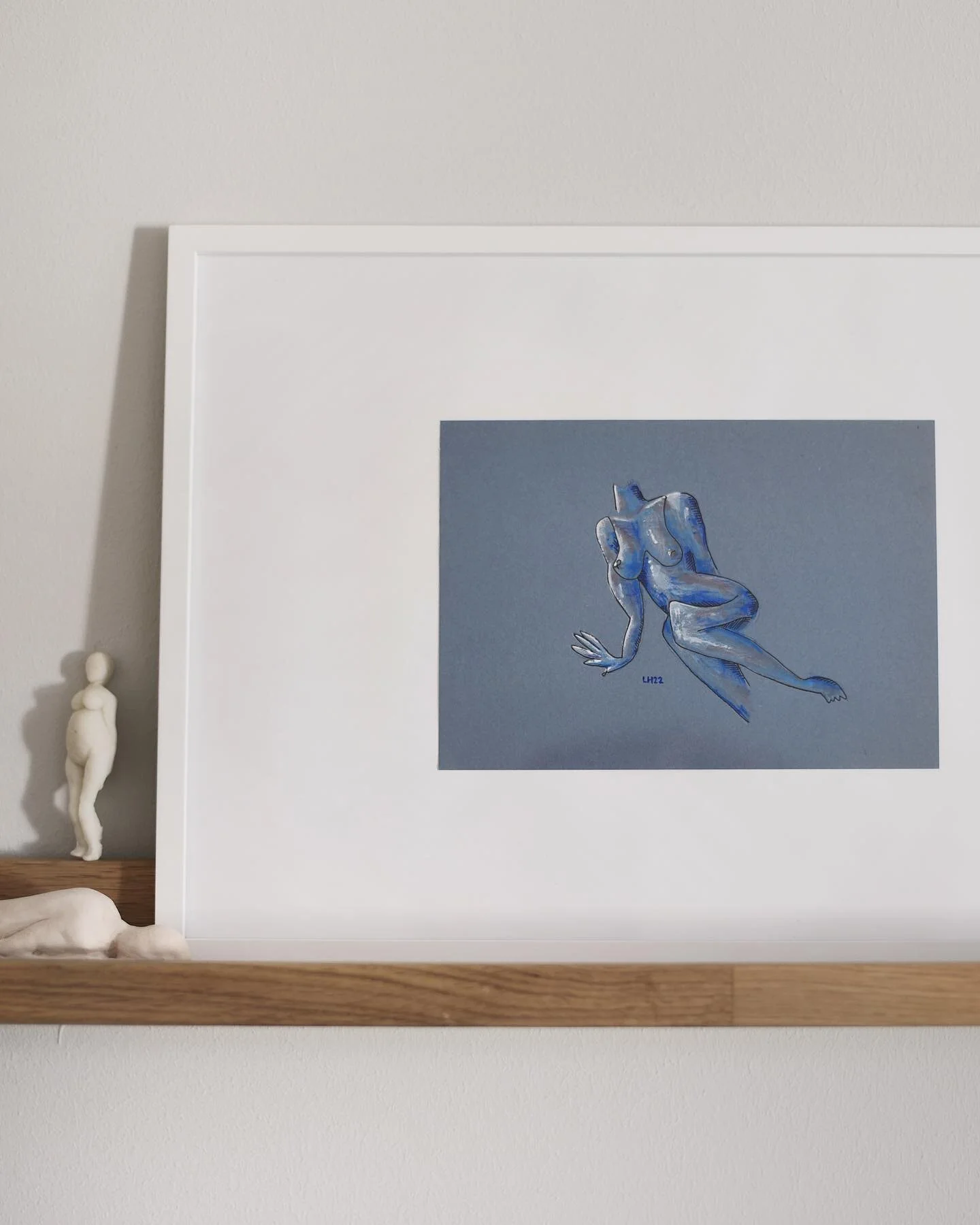 naked studies 

artwork in picture: &bdquo;girl in blue&ldquo;, acryl, crayon + marker on paper, white wooden frame, 2022 &mdash;15x21cm (excl. frame)

#studiolh #luiseheide #aktmalerei #artforbreakfast #schattenfugenrahmen #frankfurtart #frankfurtku