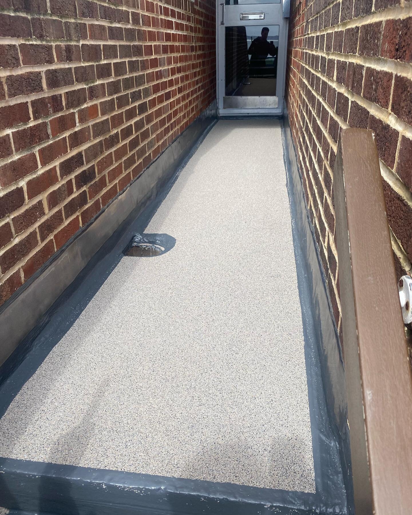 Walkway finished with an anti slip surface for added protection #liquidroofing #liquidmembrane #flatroofingspecialists #roofingcontractor #waterproofing