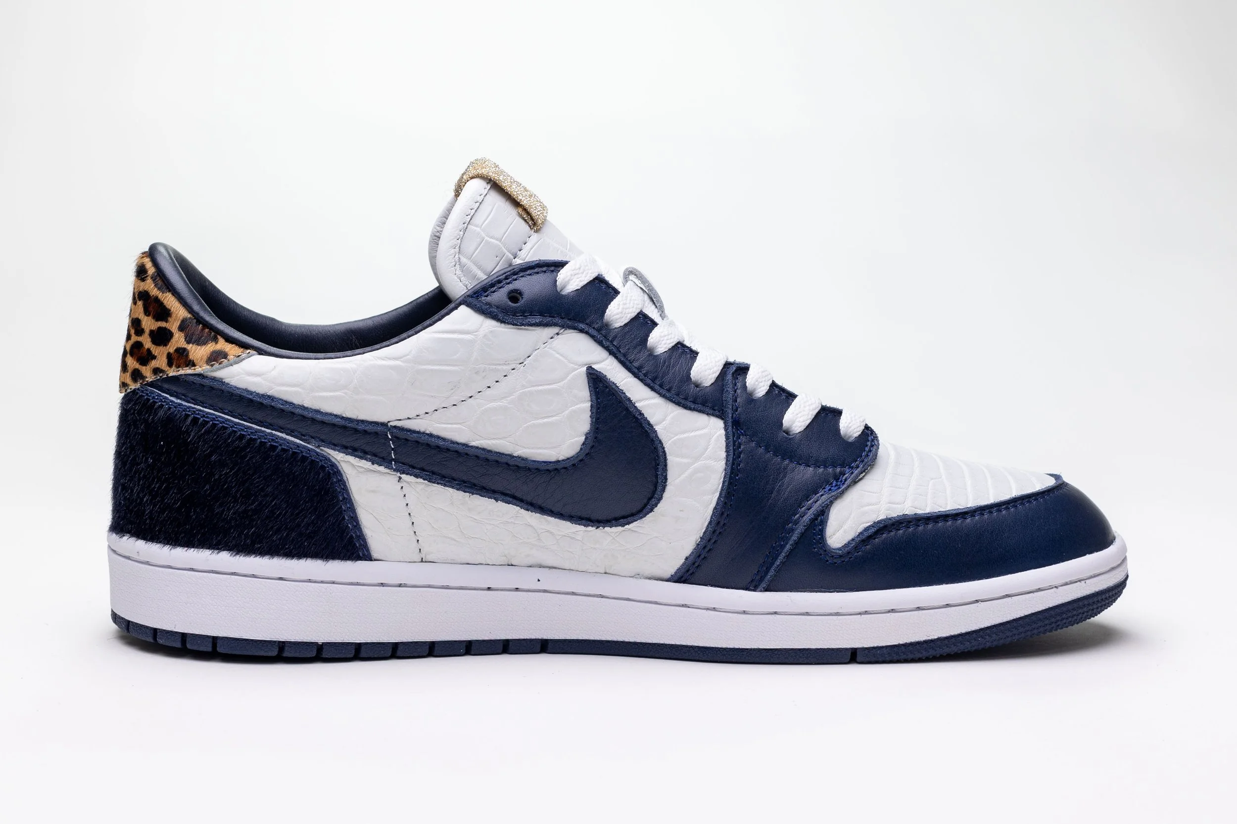 VIJZ Bespokes Custom Air Jordan 1 Blue Leopard-3.jpg