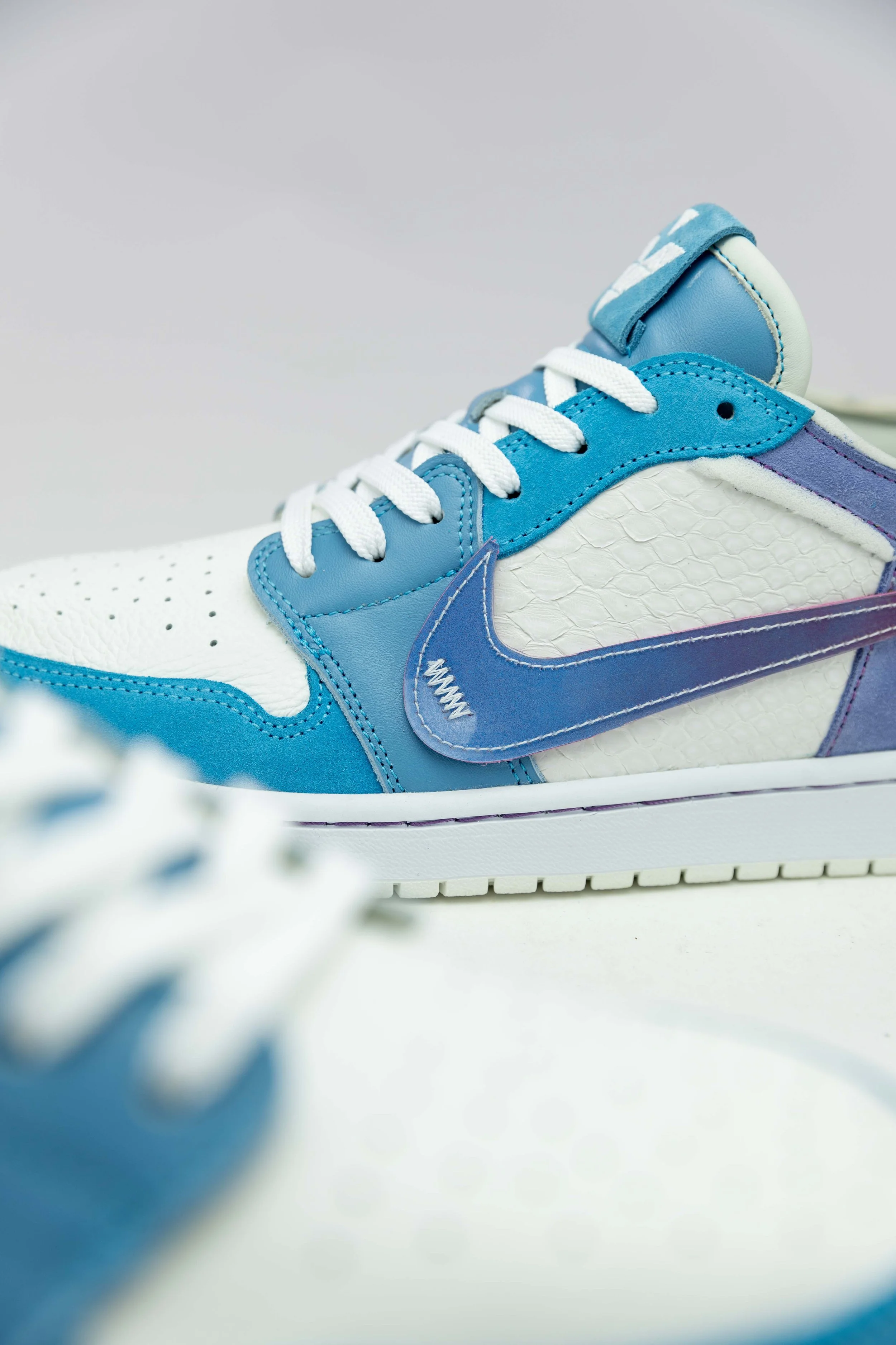 VIJZ Bespokes Custom Air Jordan 1 VNOM-6.jpg