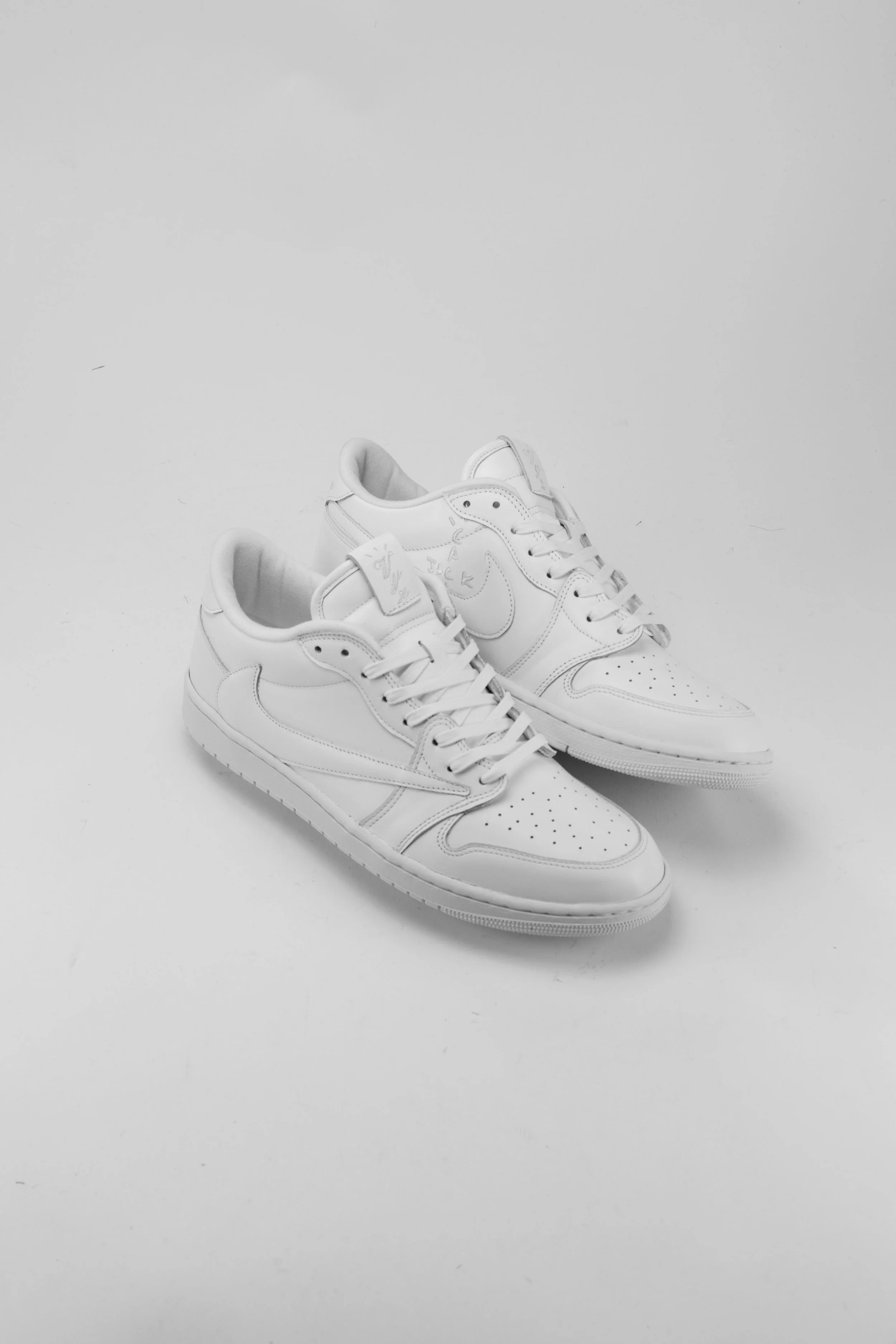 VIJZ Bespokes Custom Air Jordan 1 TS White Party-15.jpg