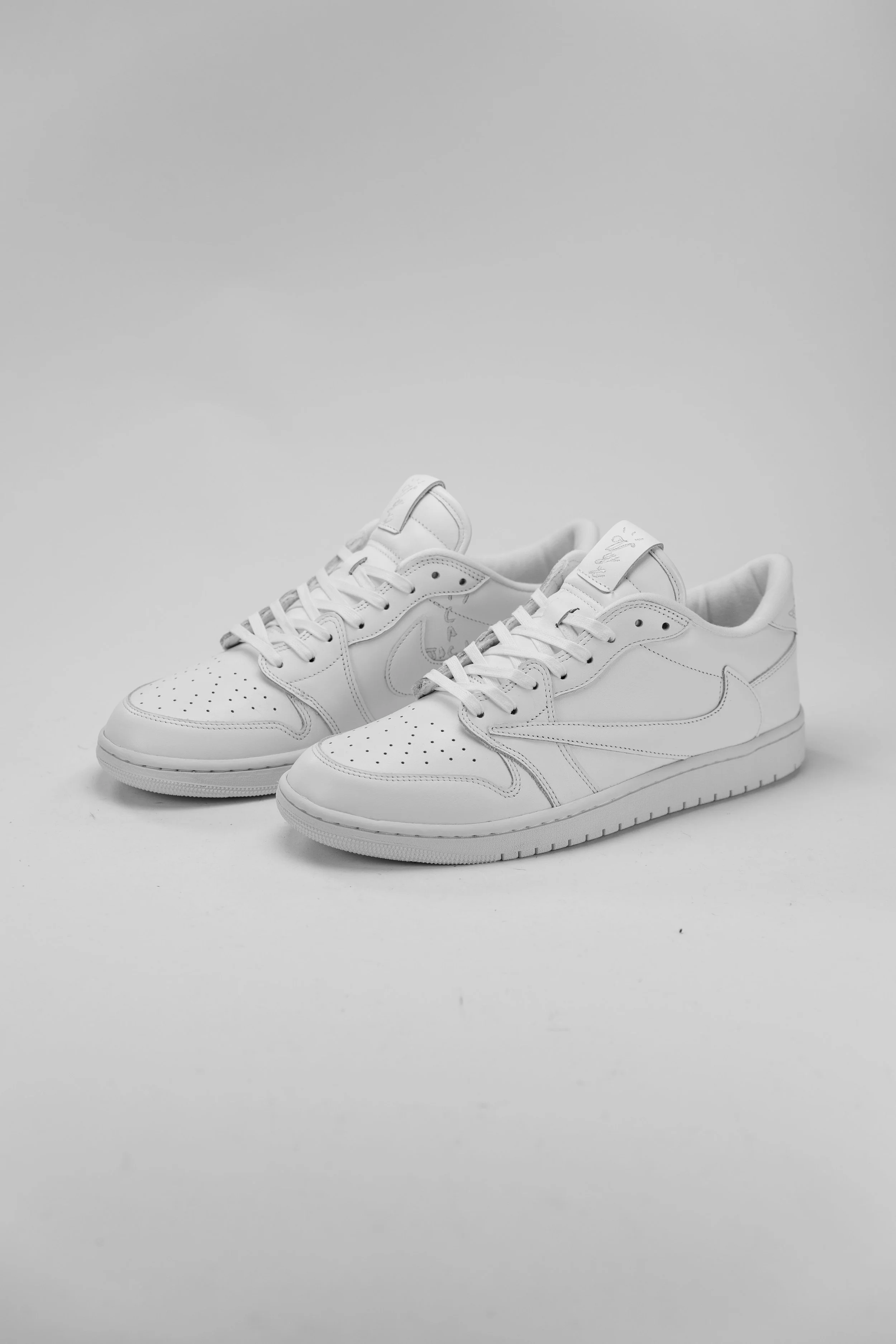 VIJZ Bespokes Custom Air Jordan 1 TS White Party-20.jpg
