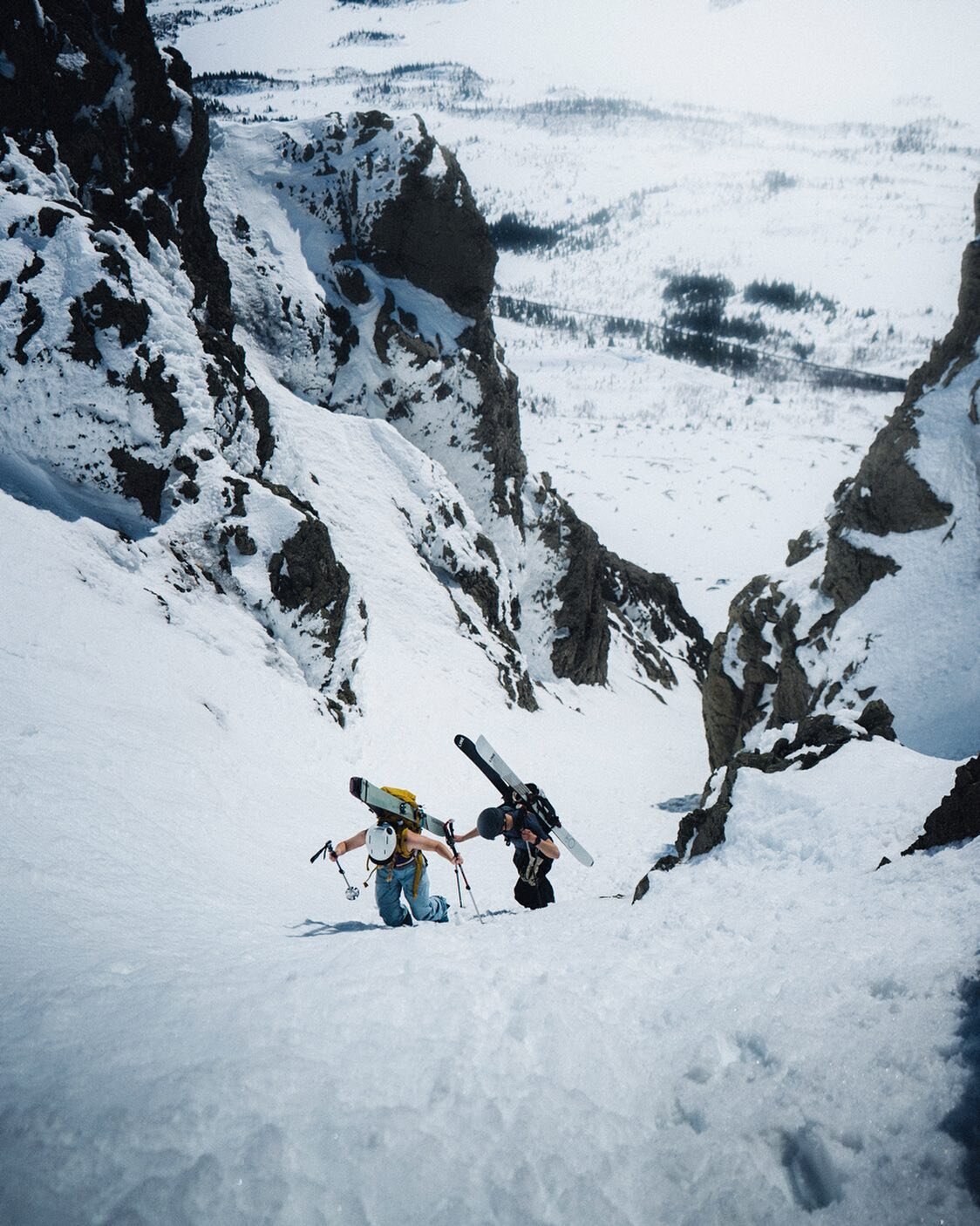 Easter couloir-hunting with friends🐣