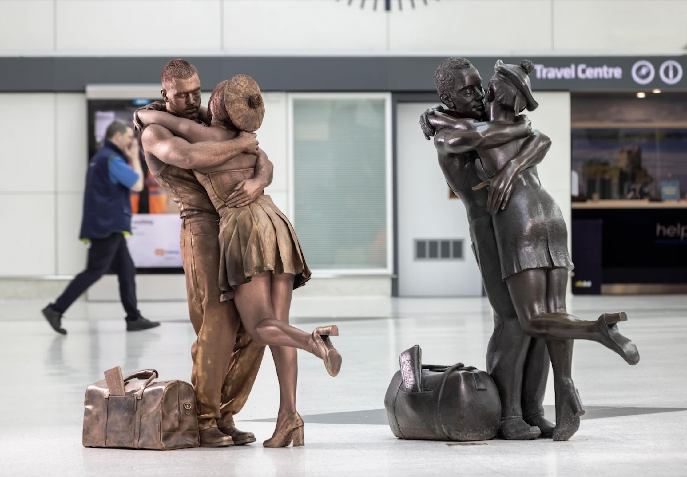 Paige and Finley as Wincher’s Stance statue in Glasgow